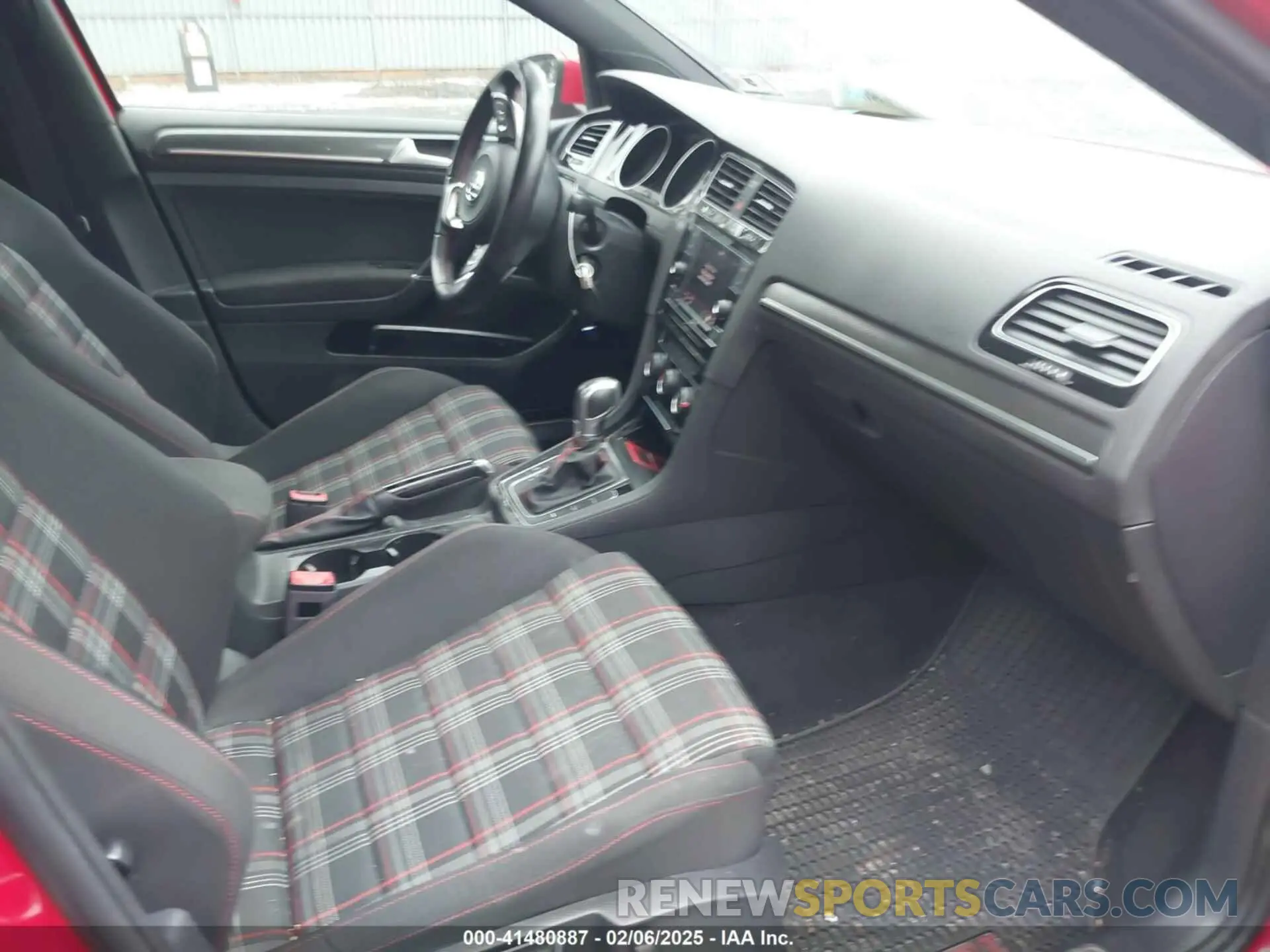 5 Photograph of a damaged car 3VW6T7AU2KM000378 VOLKSWAGEN GOLF GTI 2019