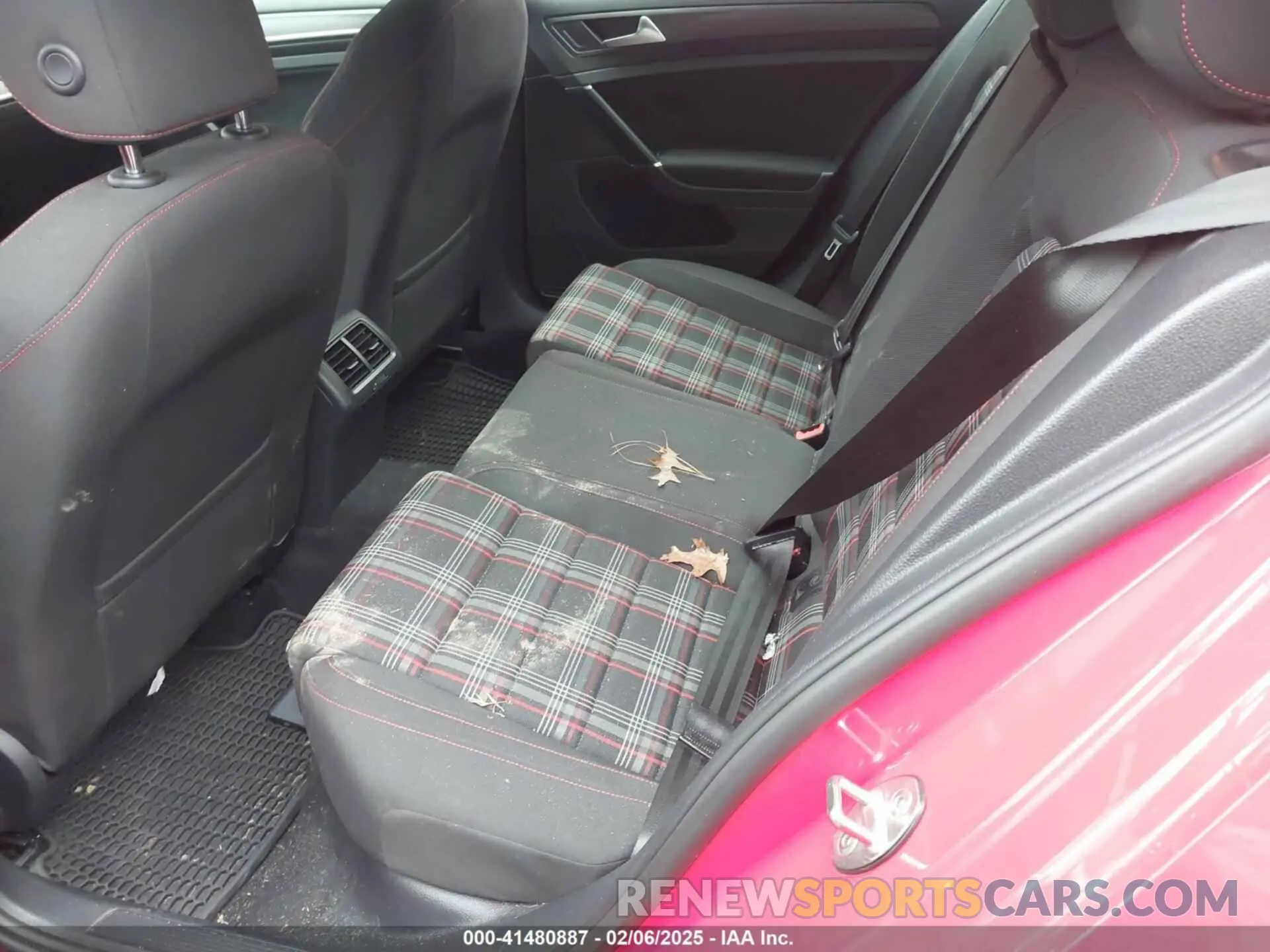 8 Photograph of a damaged car 3VW6T7AU2KM000378 VOLKSWAGEN GOLF GTI 2019