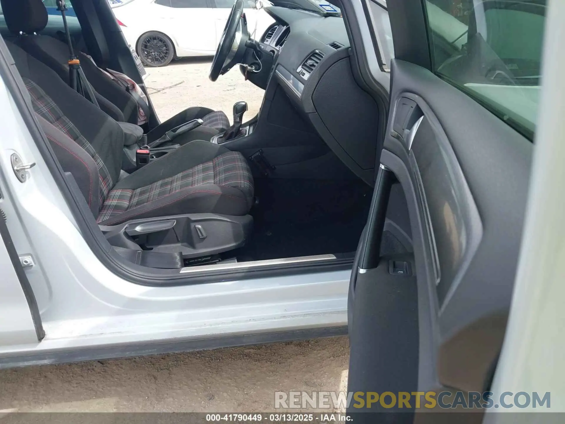 5 Photograph of a damaged car 3VW6T7AU5KM020317 VOLKSWAGEN GOLF GTI 2019