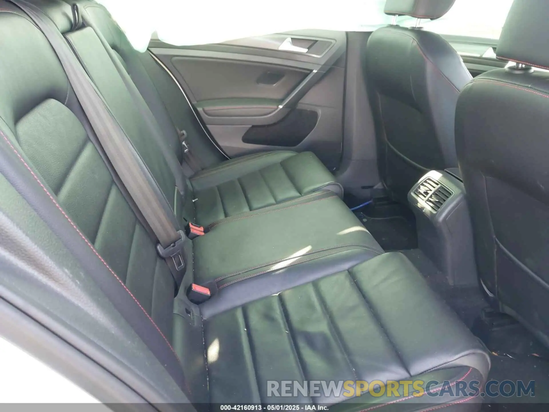 8 Photograph of a damaged car 3VW6T7AU9KM036164 VOLKSWAGEN GOLF GTI 2019
