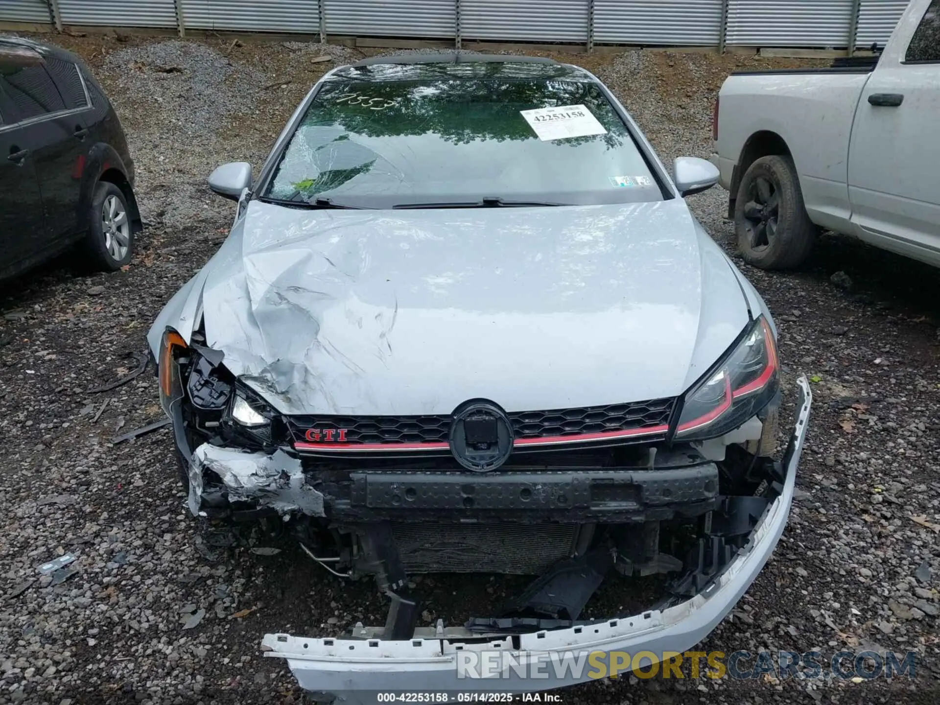11 Photograph of a damaged car 3VW5T7AU0LM007553 VOLKSWAGEN GOLF GTI 2020