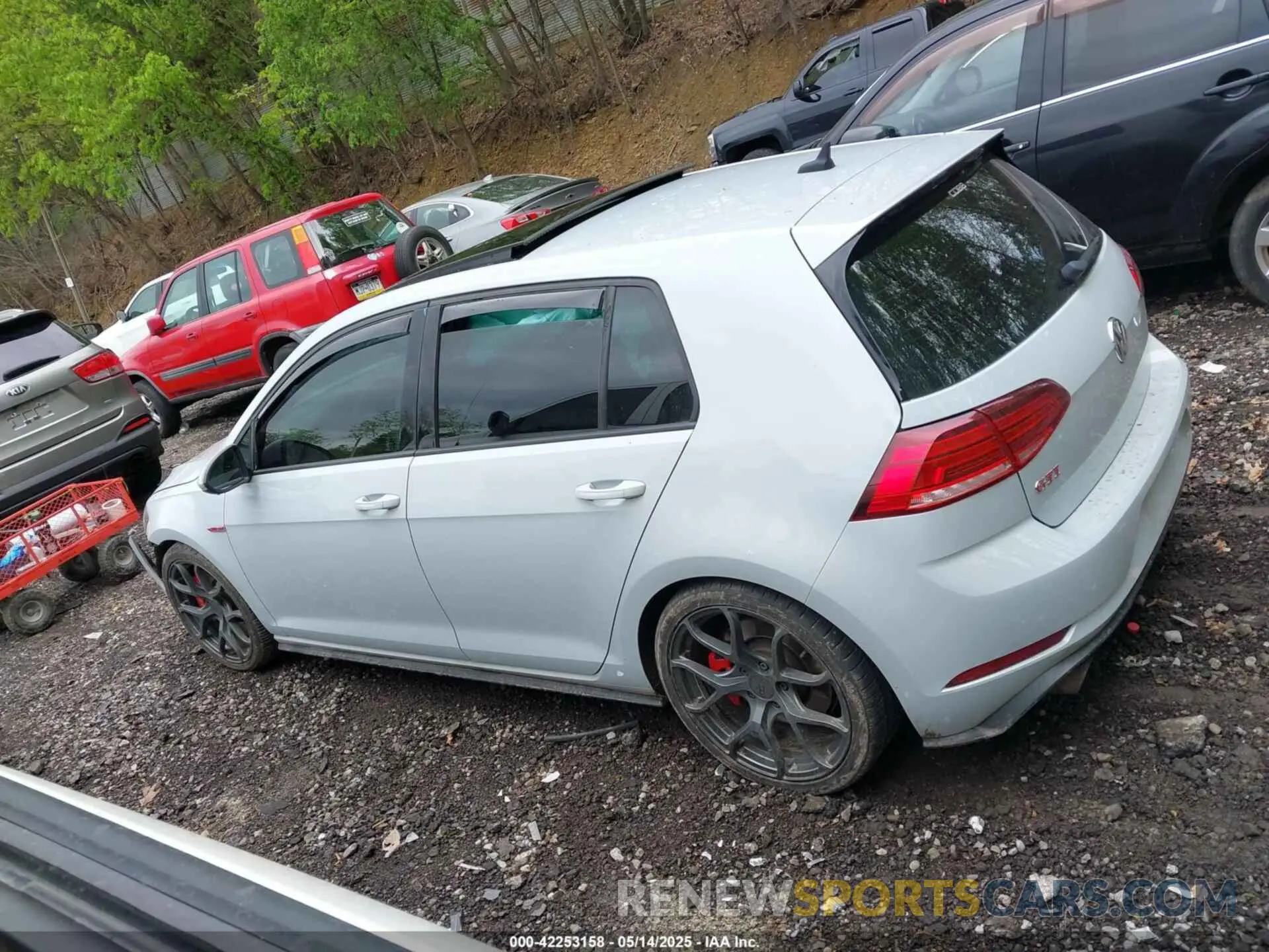 13 Photograph of a damaged car 3VW5T7AU0LM007553 VOLKSWAGEN GOLF GTI 2020