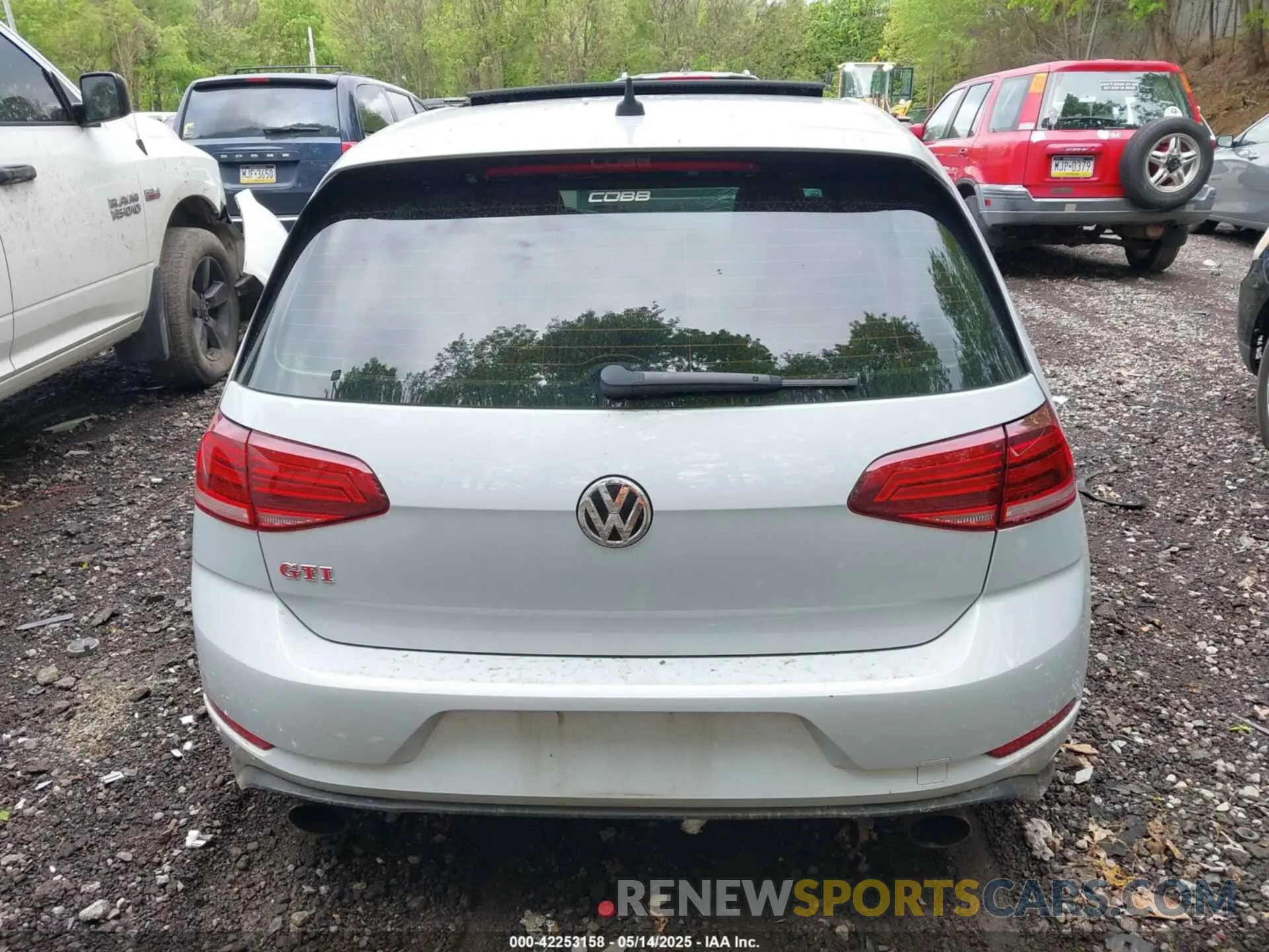15 Photograph of a damaged car 3VW5T7AU0LM007553 VOLKSWAGEN GOLF GTI 2020