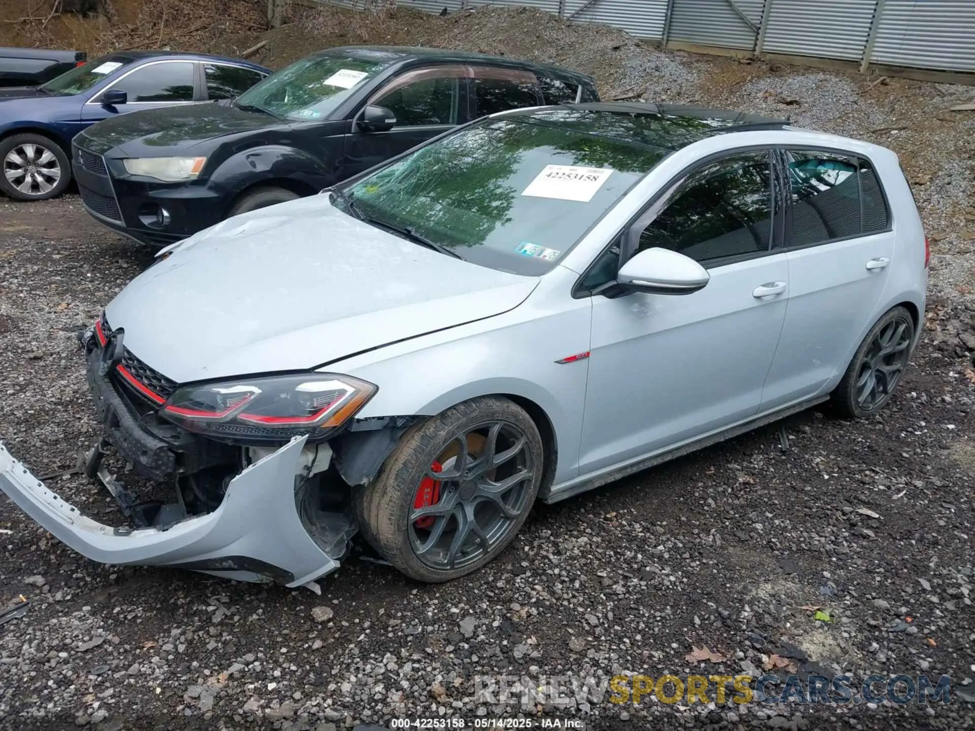 2 Photograph of a damaged car 3VW5T7AU0LM007553 VOLKSWAGEN GOLF GTI 2020