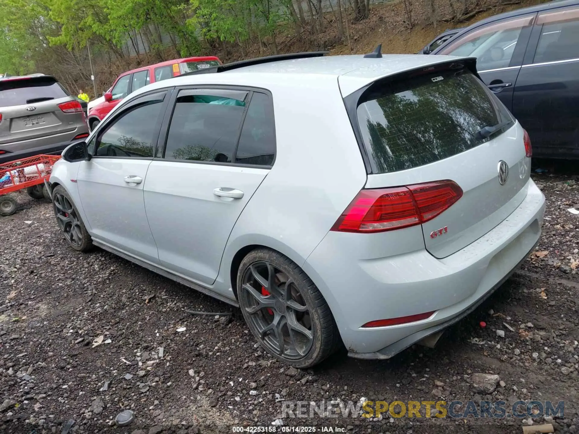 3 Photograph of a damaged car 3VW5T7AU0LM007553 VOLKSWAGEN GOLF GTI 2020