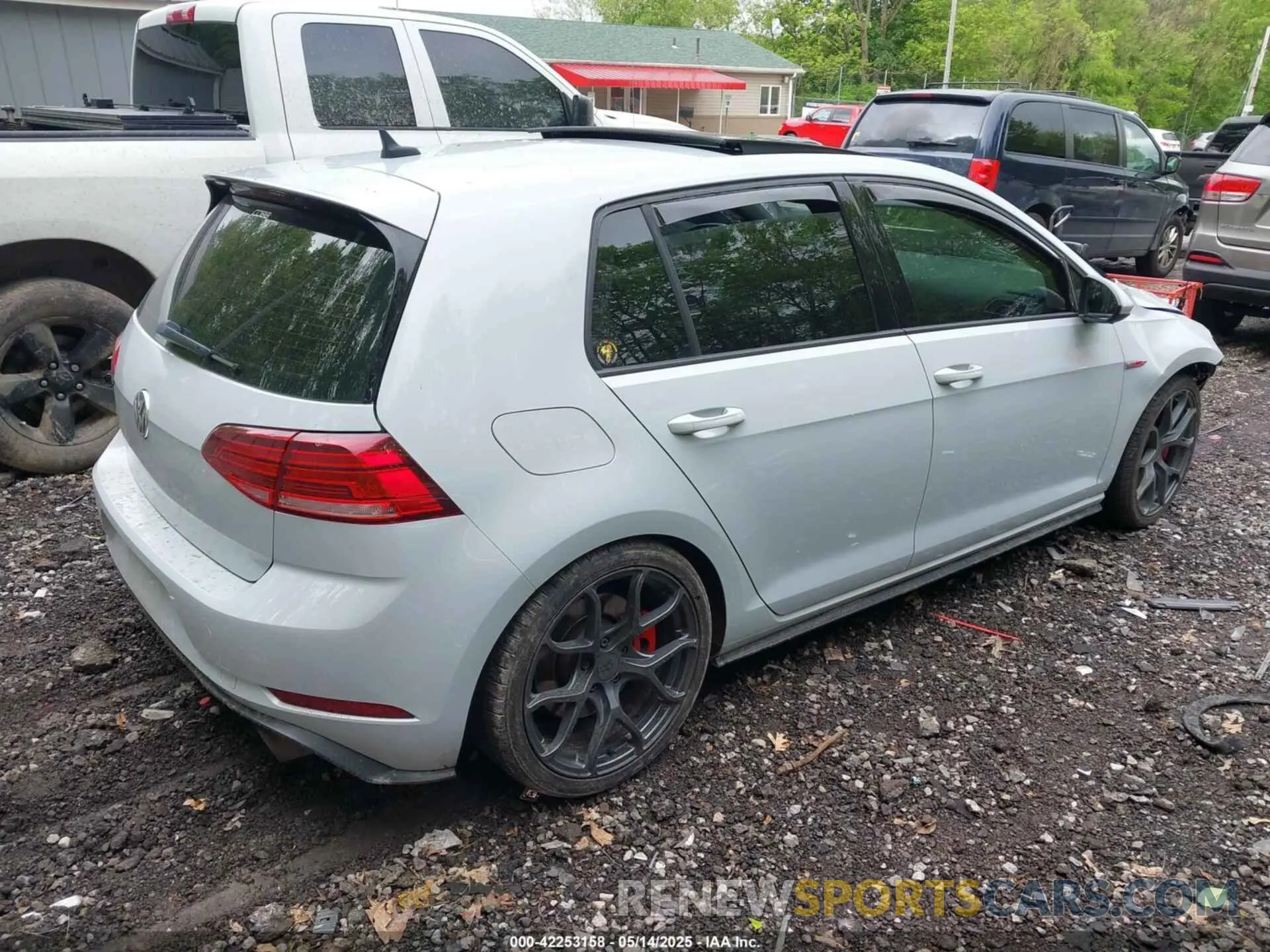 4 Photograph of a damaged car 3VW5T7AU0LM007553 VOLKSWAGEN GOLF GTI 2020