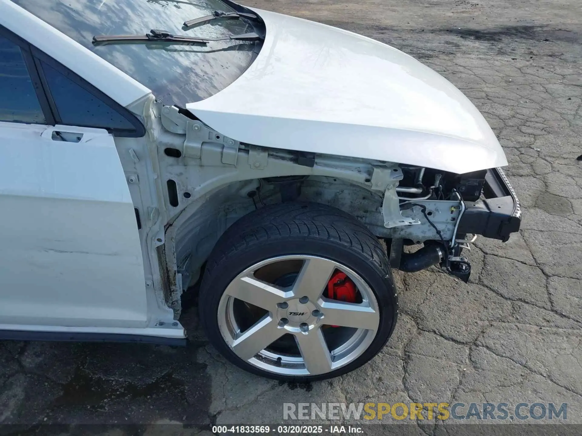 18 Photograph of a damaged car 3VW5T7AU3LM006025 VOLKSWAGEN GOLF GTI 2020