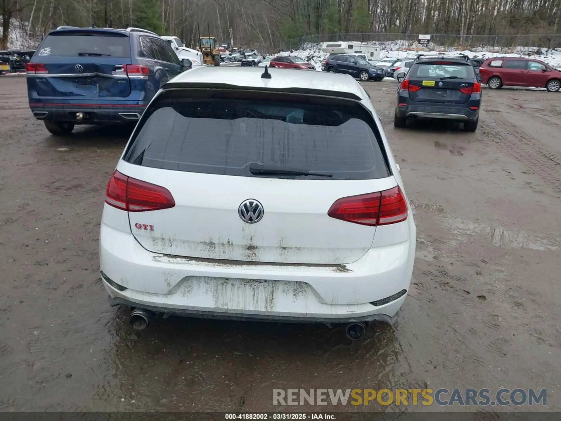 17 Photograph of a damaged car 3VW5T7AU6LM008710 VOLKSWAGEN GOLF GTI 2020