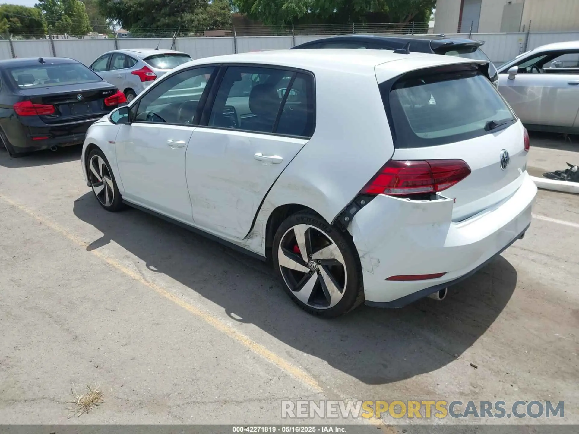 3 Photograph of a damaged car 3VW5T7AU6LM016466 VOLKSWAGEN GOLF GTI 2020
