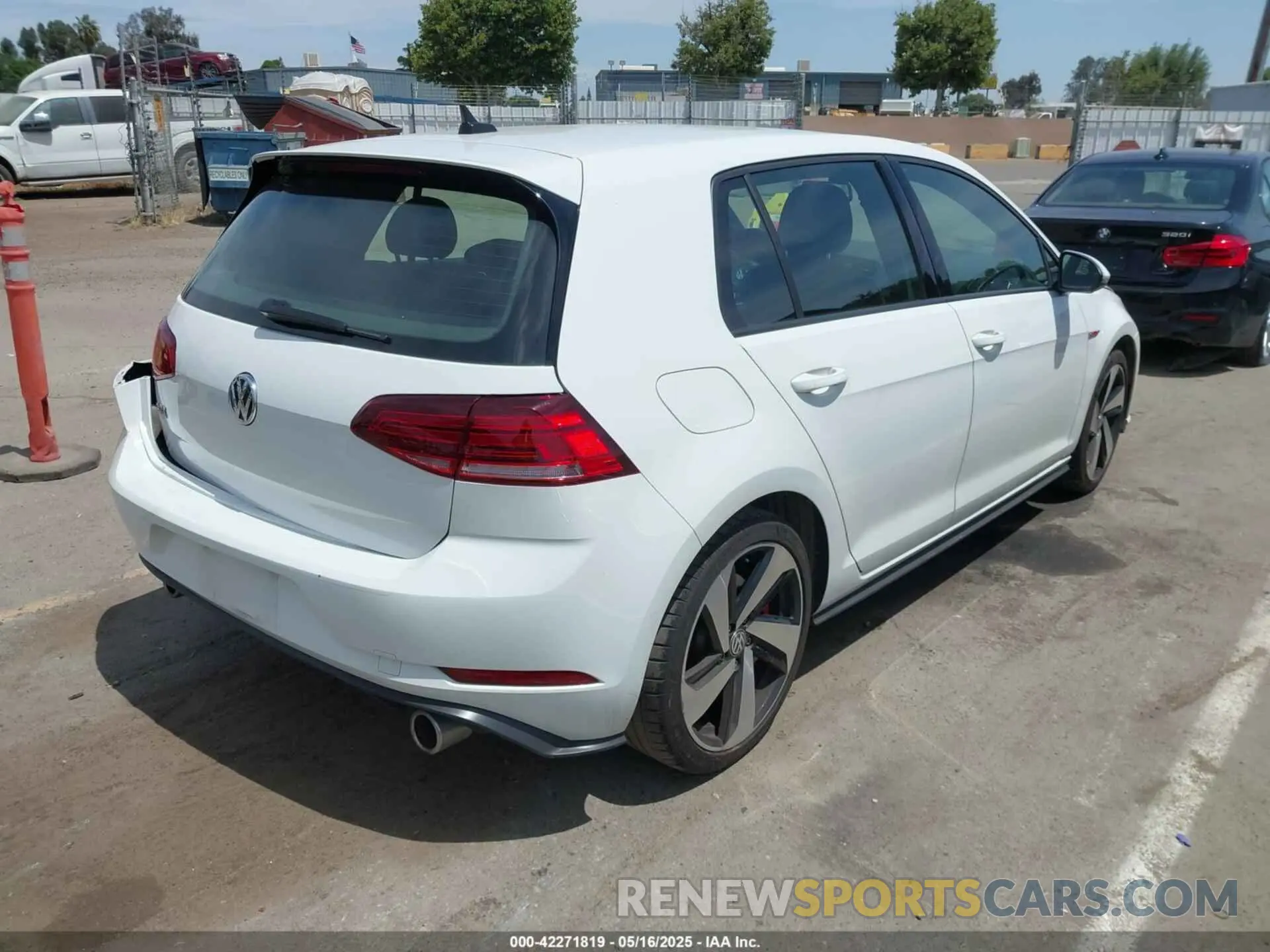 4 Photograph of a damaged car 3VW5T7AU6LM016466 VOLKSWAGEN GOLF GTI 2020