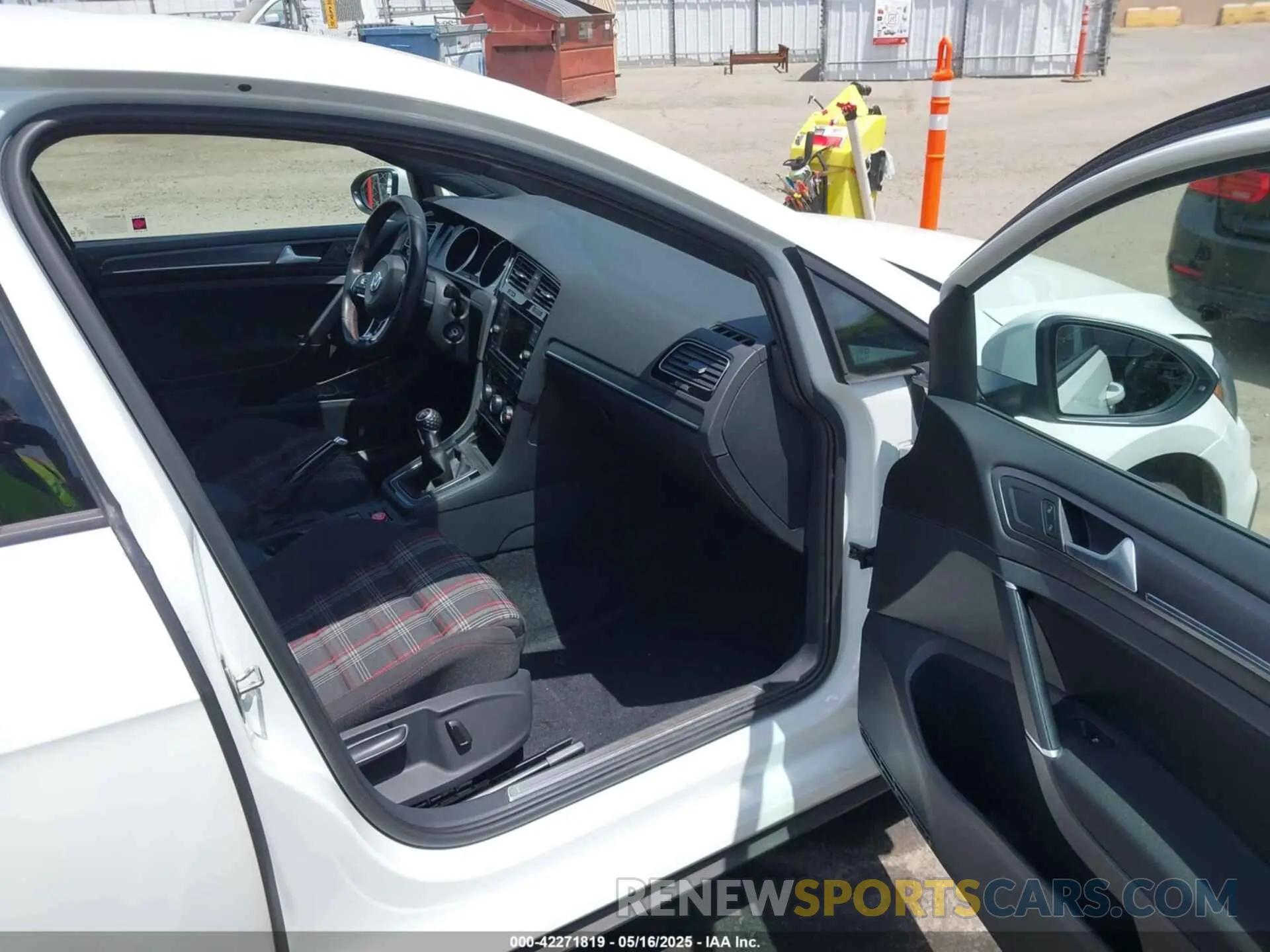 5 Photograph of a damaged car 3VW5T7AU6LM016466 VOLKSWAGEN GOLF GTI 2020