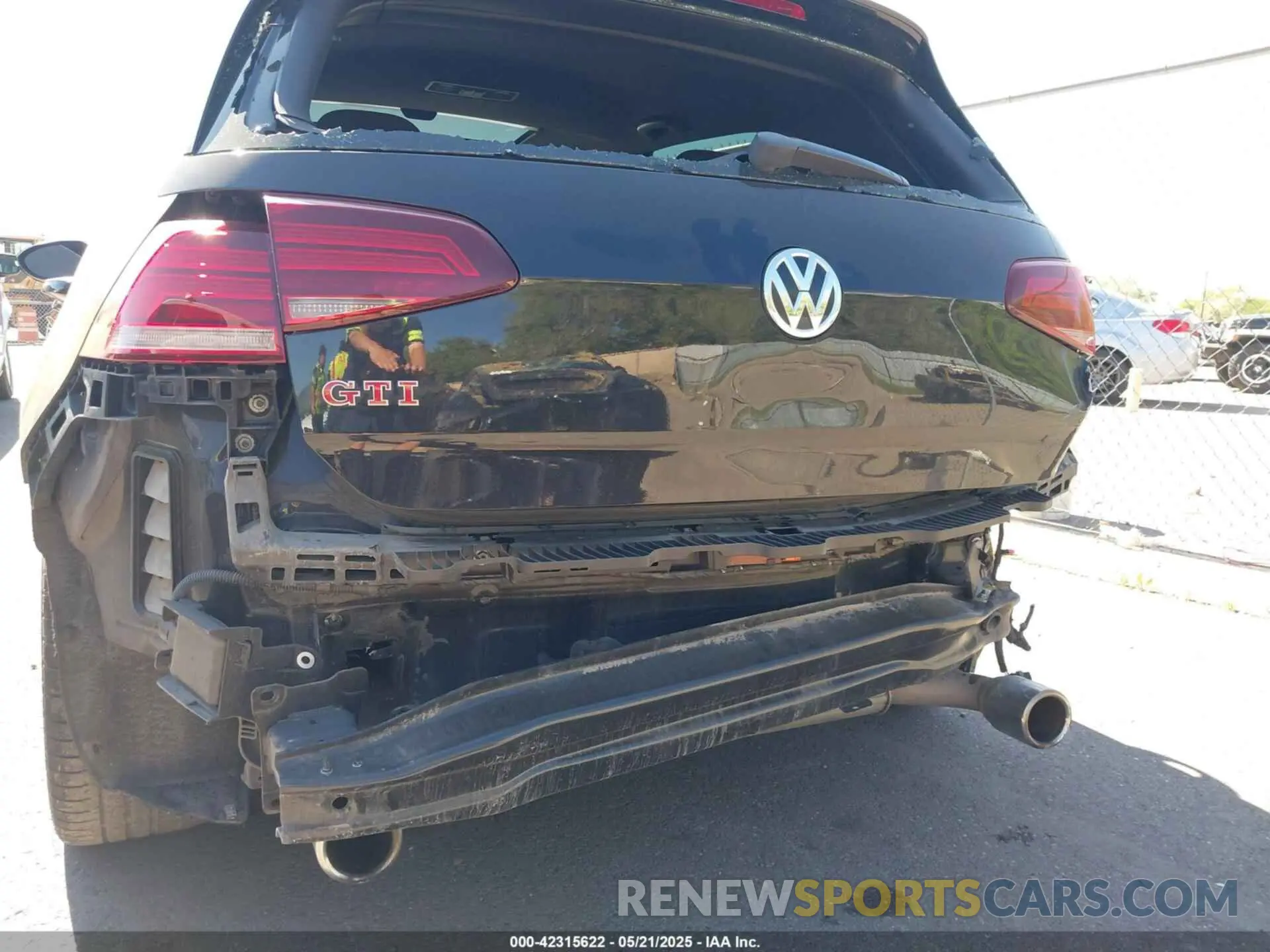 6 Photograph of a damaged car 3VW6T7AU1LM016606 VOLKSWAGEN GOLF GTI 2020