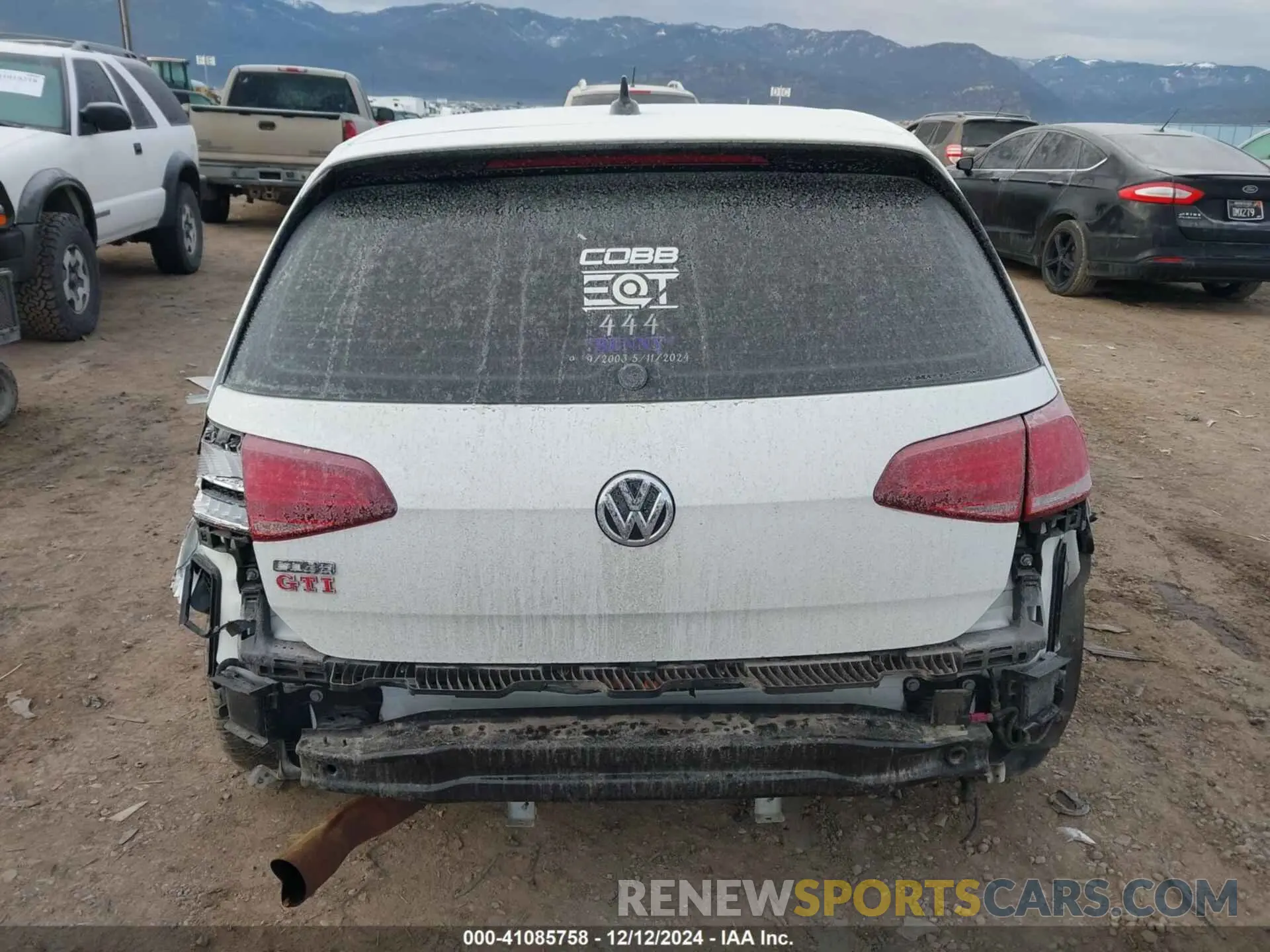 17 Photograph of a damaged car 3VW6T7AU4LM013649 VOLKSWAGEN GOLF GTI 2020