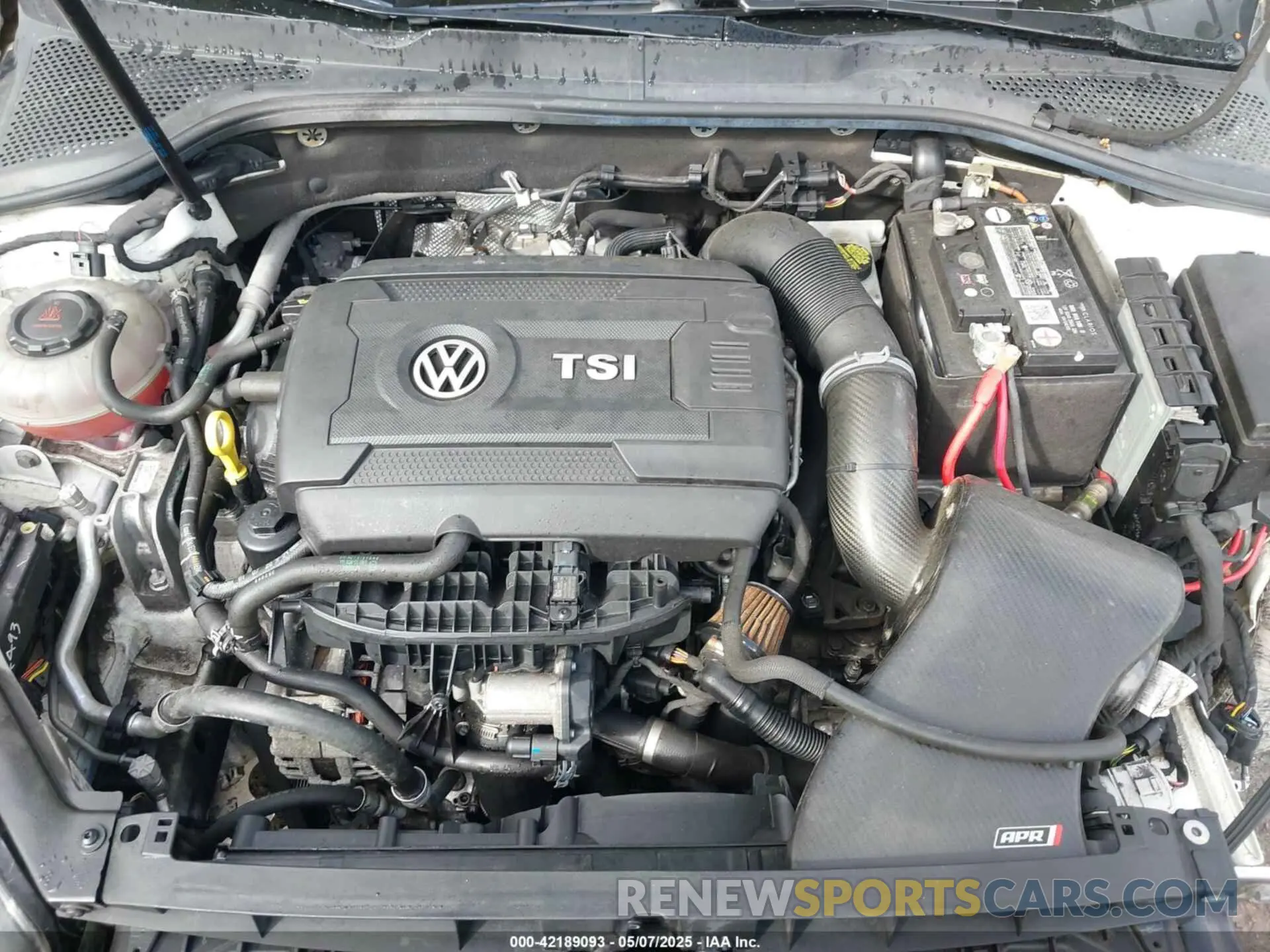 10 Photograph of a damaged car 3VW5T7AU2MM001366 VOLKSWAGEN GOLF GTI 2021