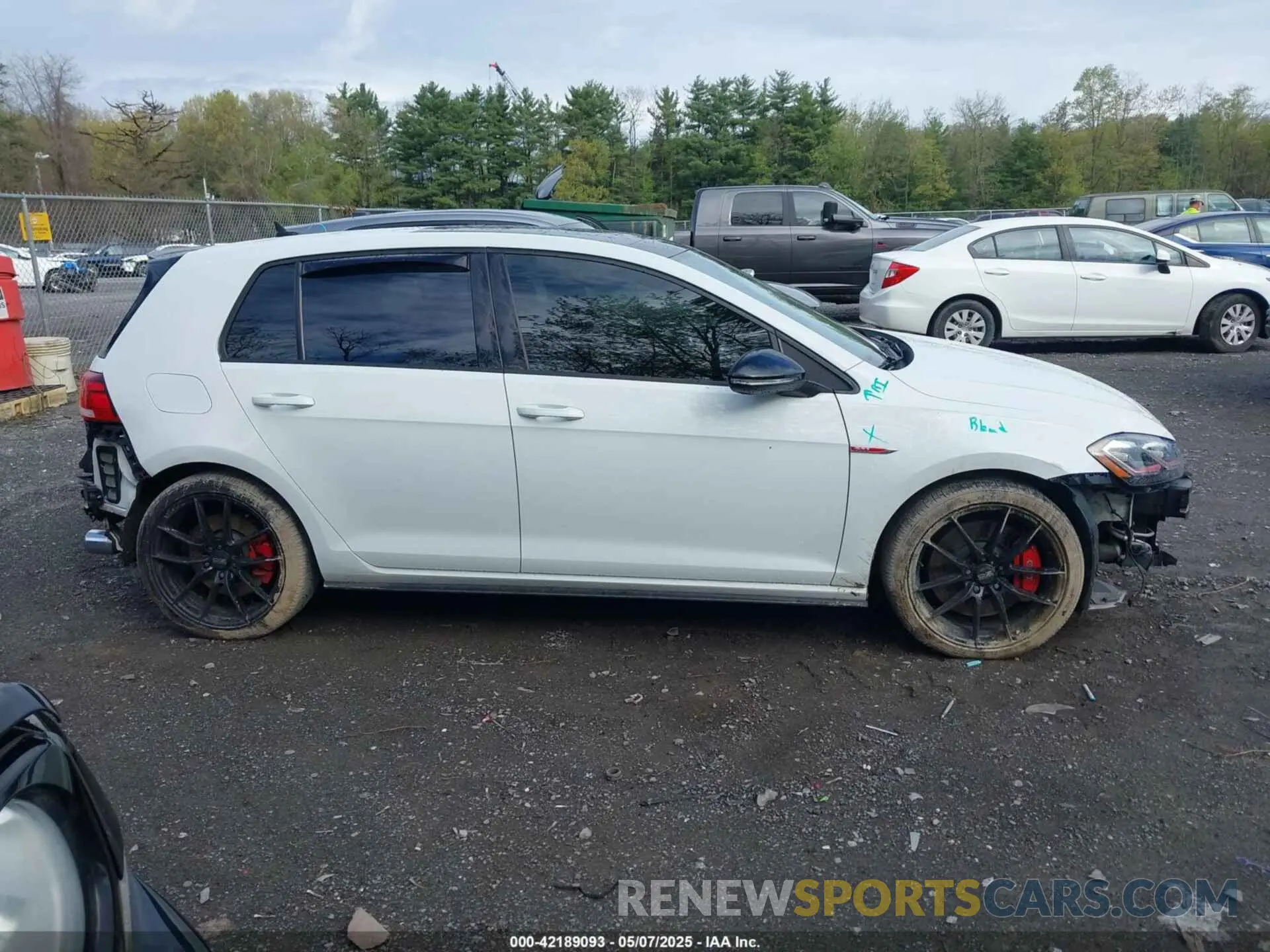13 Photograph of a damaged car 3VW5T7AU2MM001366 VOLKSWAGEN GOLF GTI 2021