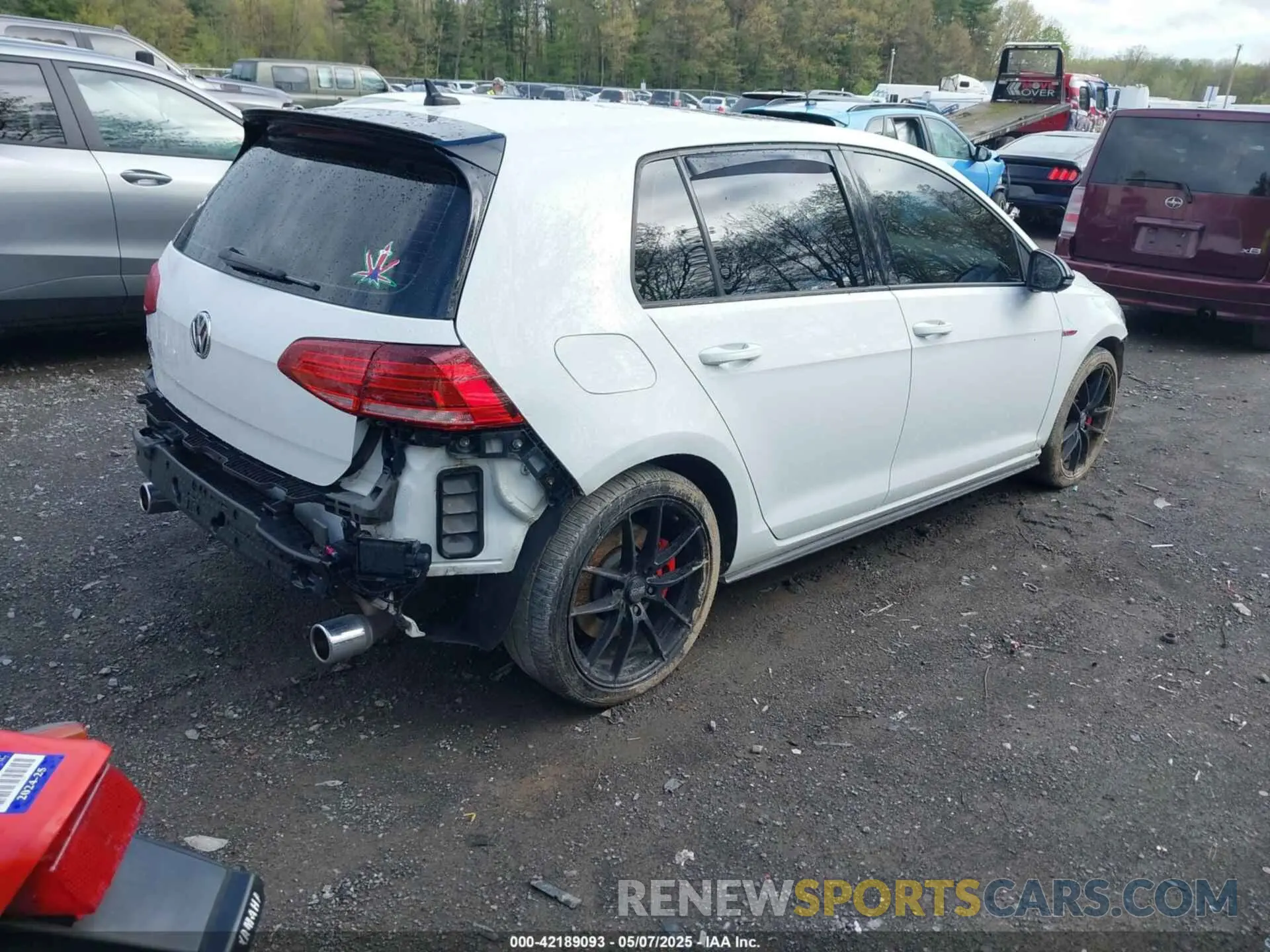4 Photograph of a damaged car 3VW5T7AU2MM001366 VOLKSWAGEN GOLF GTI 2021