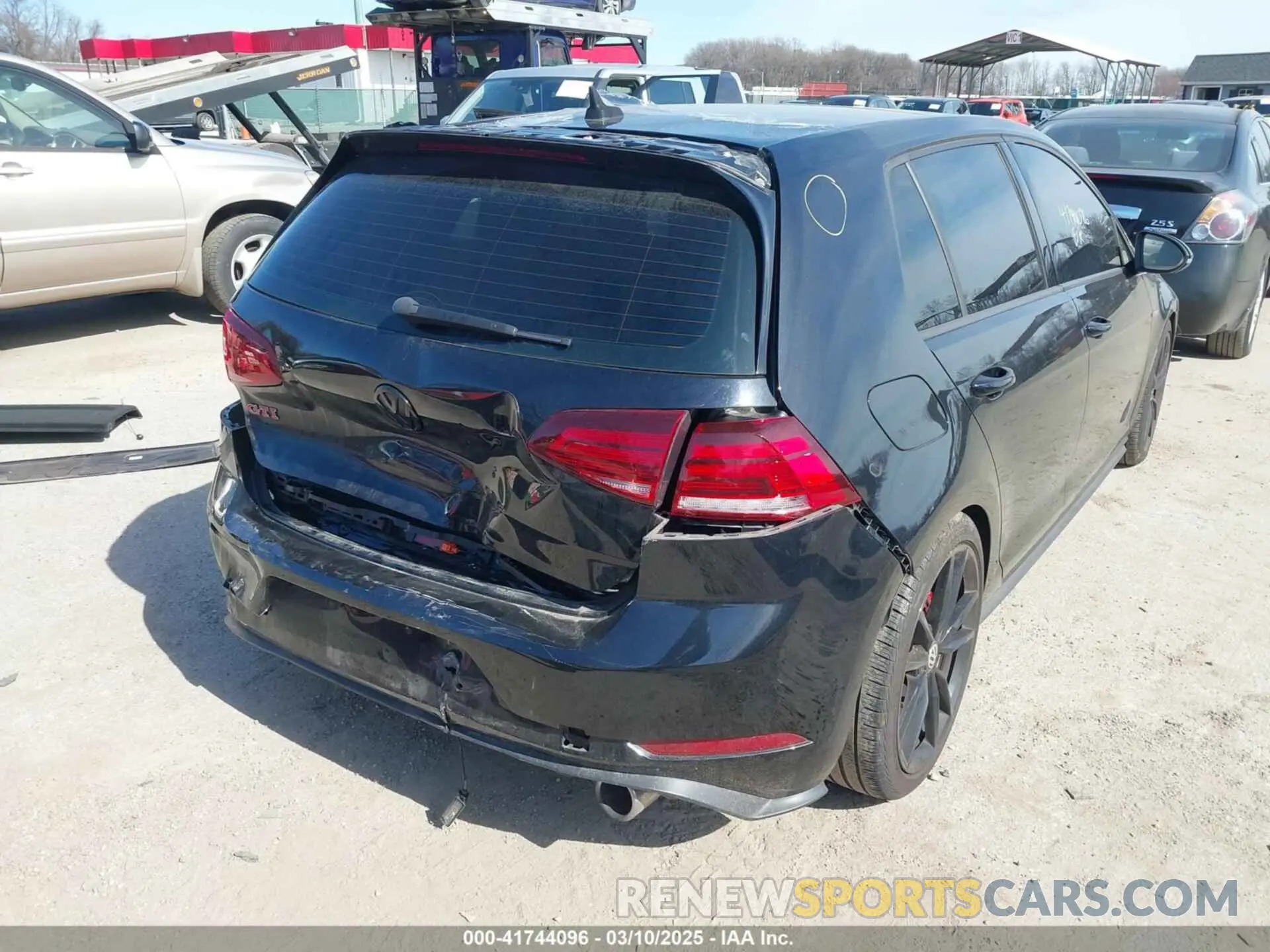 18 Photograph of a damaged car 3VW5T7AU6MM009986 VOLKSWAGEN GOLF GTI 2021