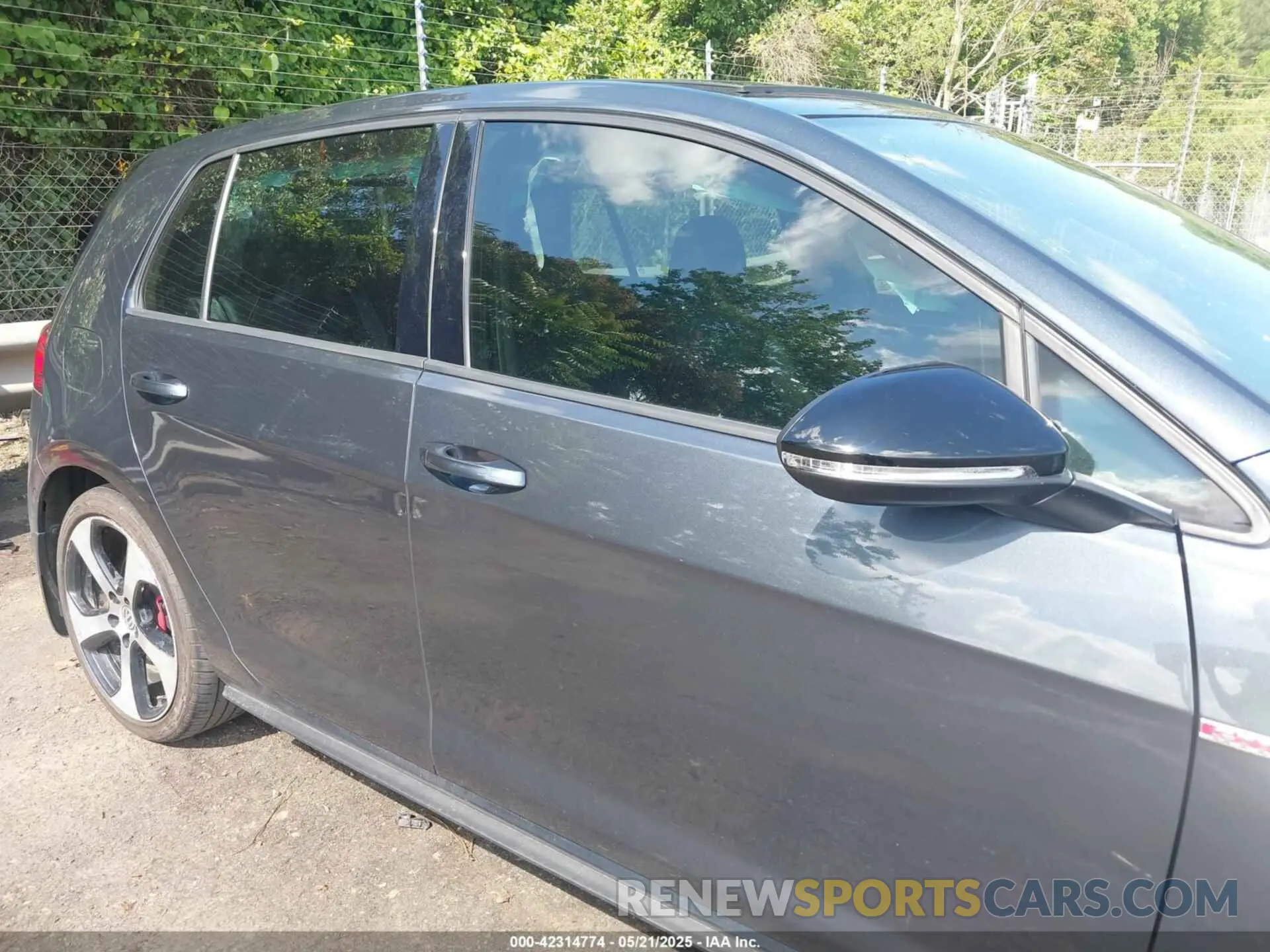 13 Photograph of a damaged car 3VW5T7AU9MM006872 VOLKSWAGEN GOLF GTI 2021