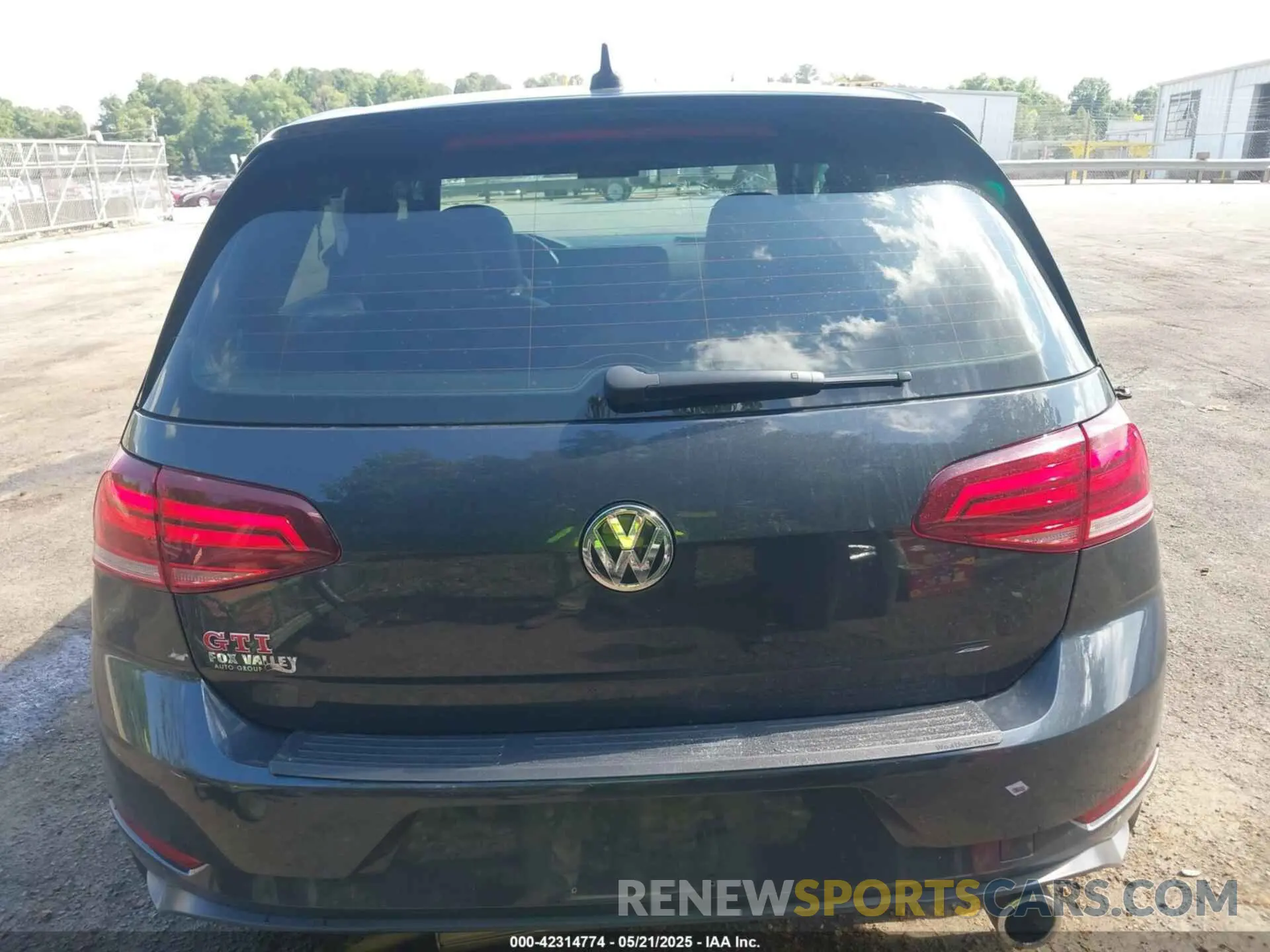 16 Photograph of a damaged car 3VW5T7AU9MM006872 VOLKSWAGEN GOLF GTI 2021