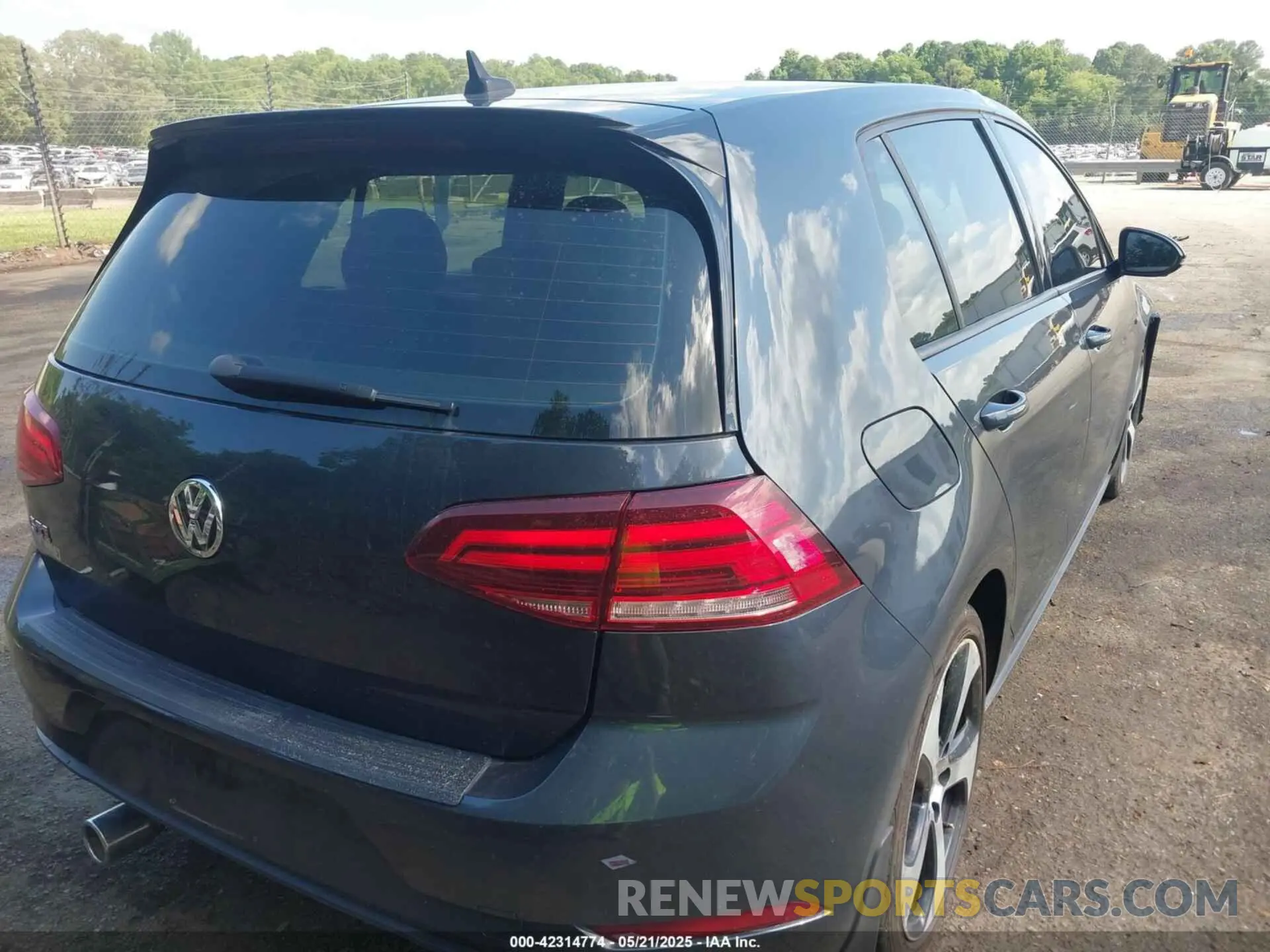 4 Photograph of a damaged car 3VW5T7AU9MM006872 VOLKSWAGEN GOLF GTI 2021
