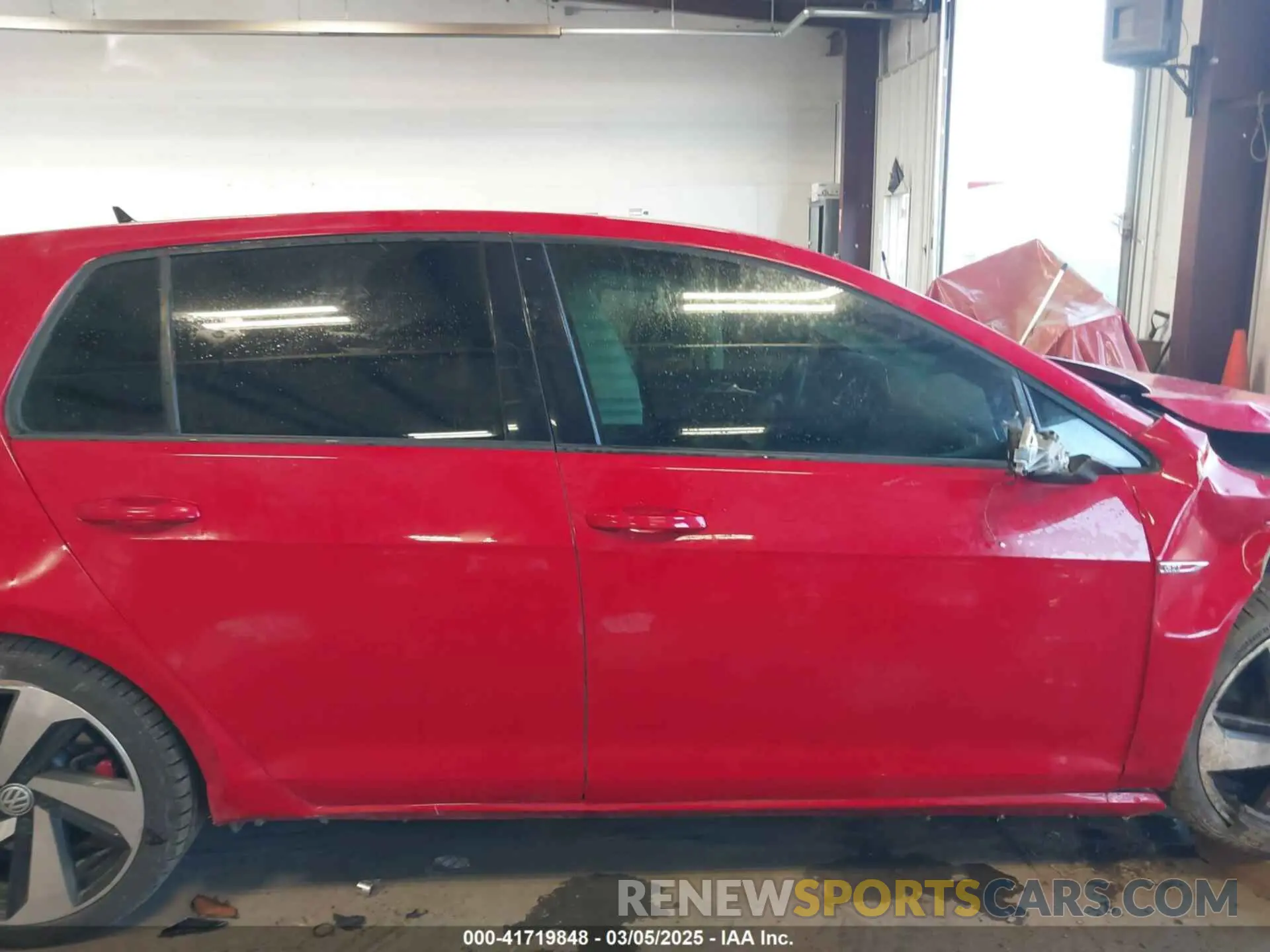 14 Photograph of a damaged car 3VW6T7AU9MM001384 VOLKSWAGEN GOLF GTI 2021
