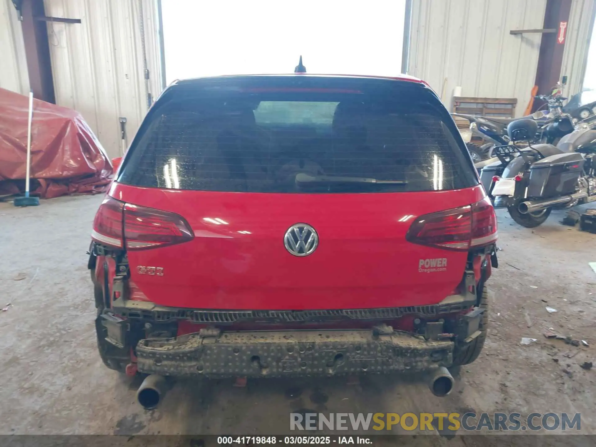 17 Photograph of a damaged car 3VW6T7AU9MM001384 VOLKSWAGEN GOLF GTI 2021