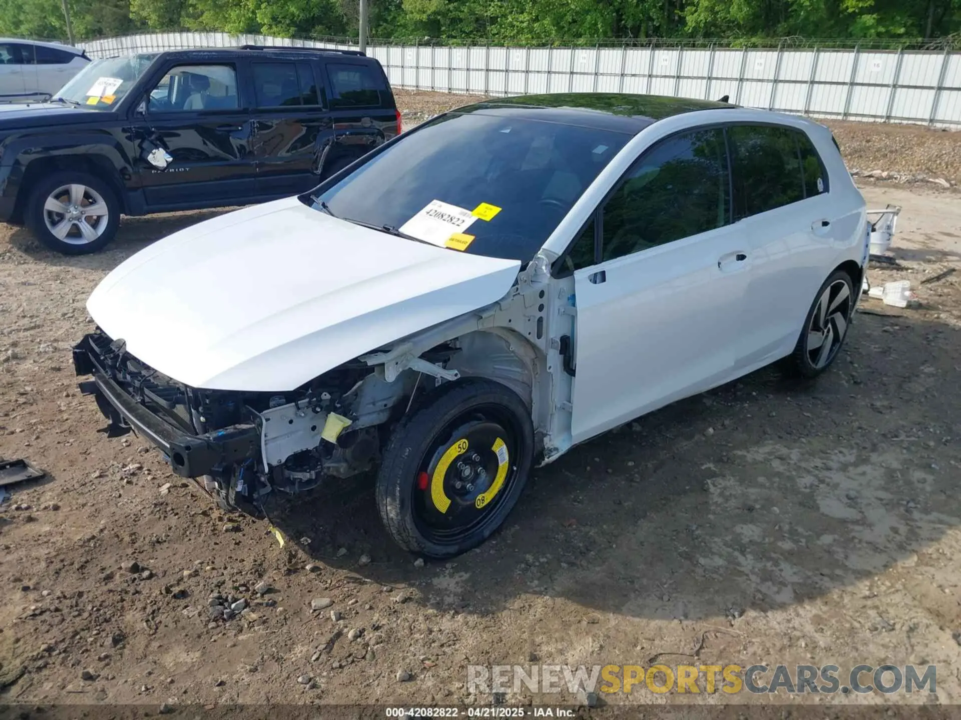 2 Photograph of a damaged car WVW387CD0NW220577 VOLKSWAGEN GOLF GTI 2022