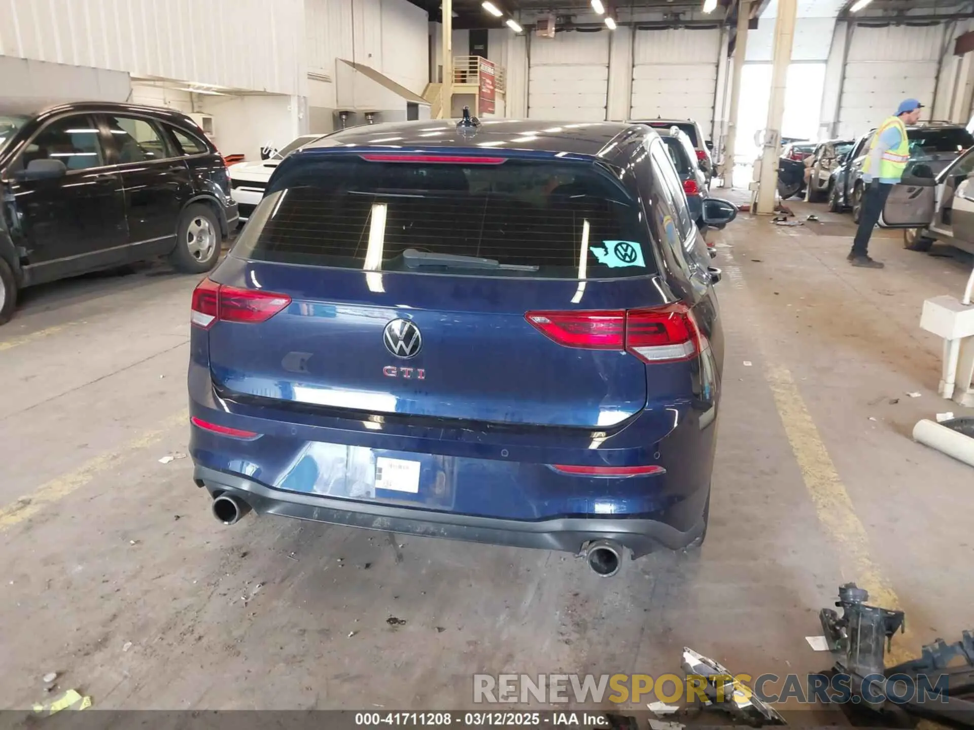 17 Photograph of a damaged car WVWG87CD5NW178683 VOLKSWAGEN GOLF GTI 2022