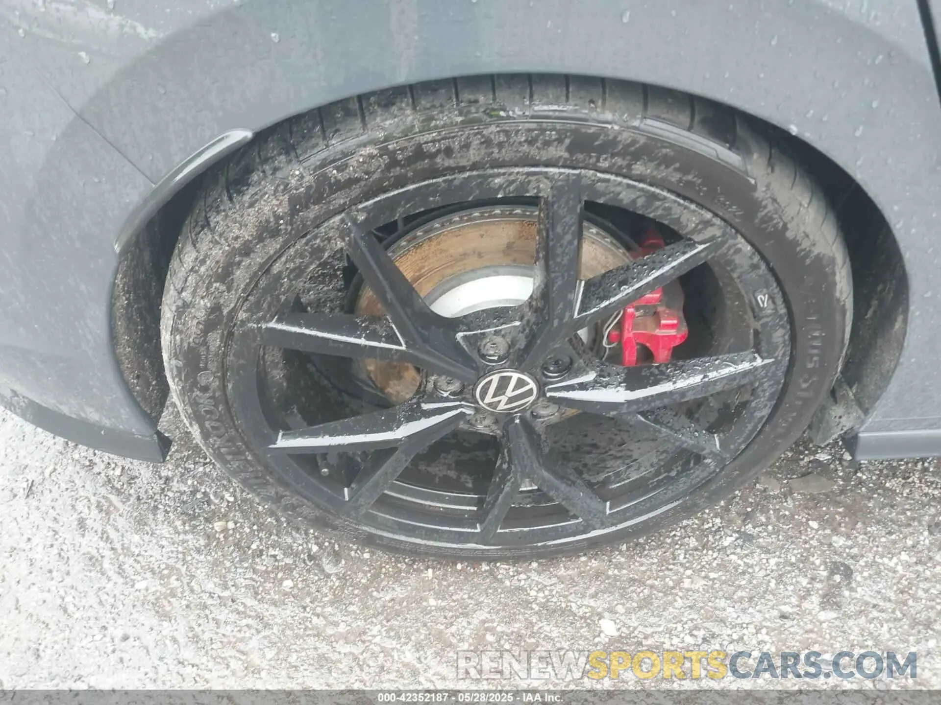 12 Photograph of a damaged car WVW2A7CD8RW232952 VOLKSWAGEN GOLF GTI 2024