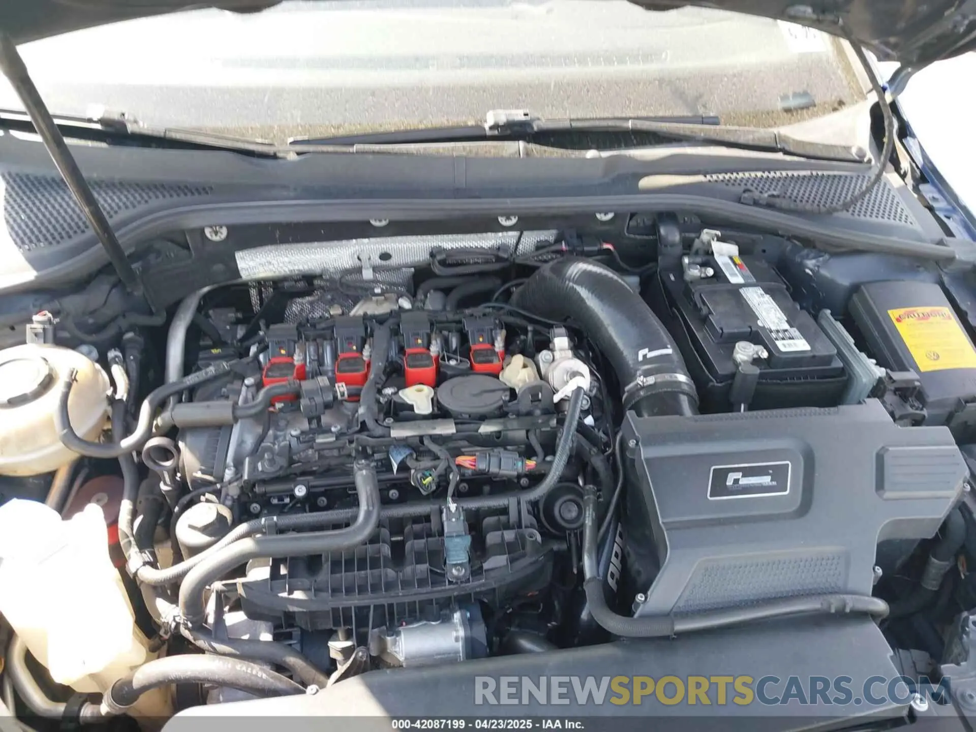 10 Photograph of a damaged car WVWWA7AU7KW209348 VOLKSWAGEN GOLF R 2019