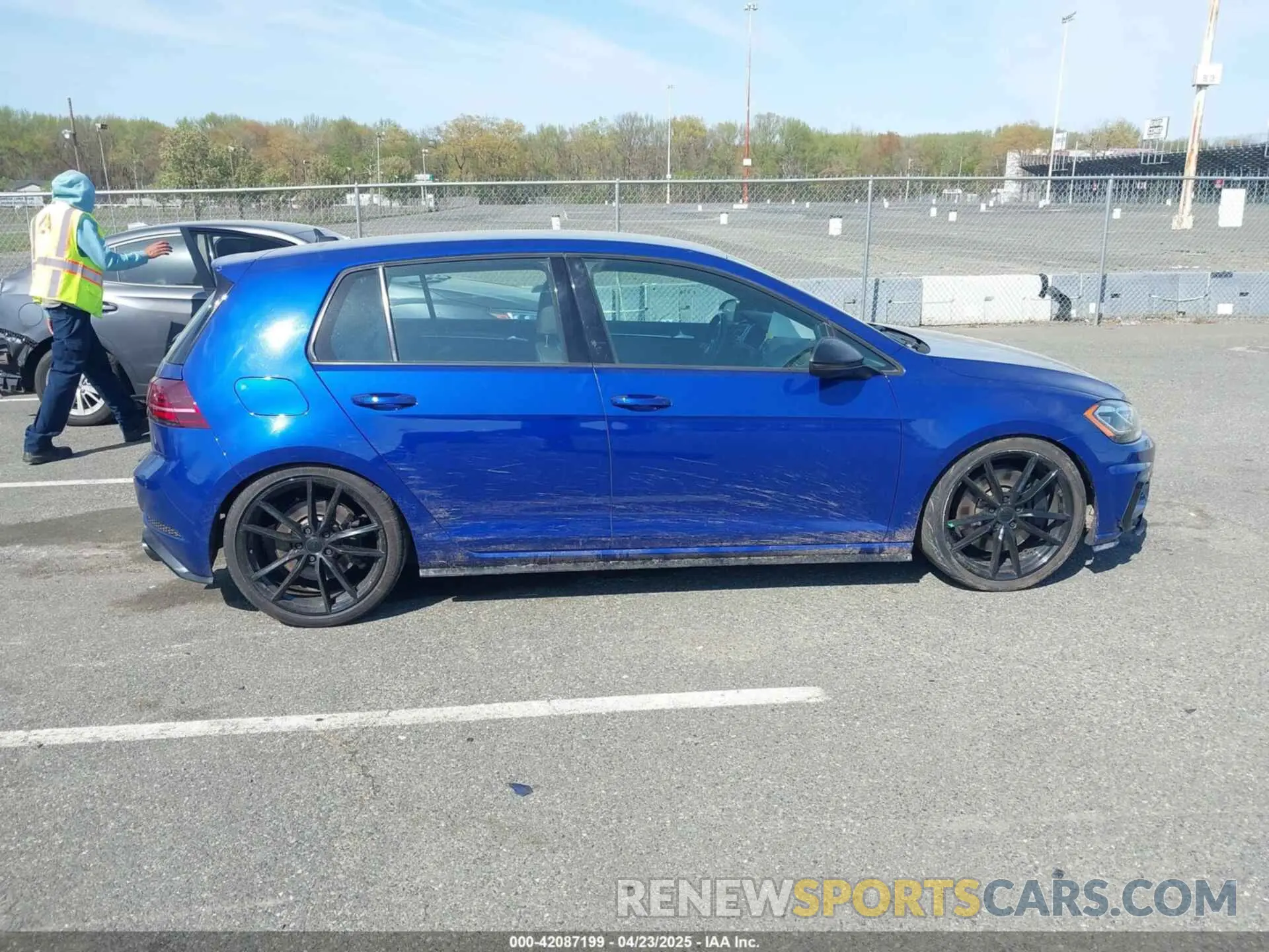 13 Photograph of a damaged car WVWWA7AU7KW209348 VOLKSWAGEN GOLF R 2019