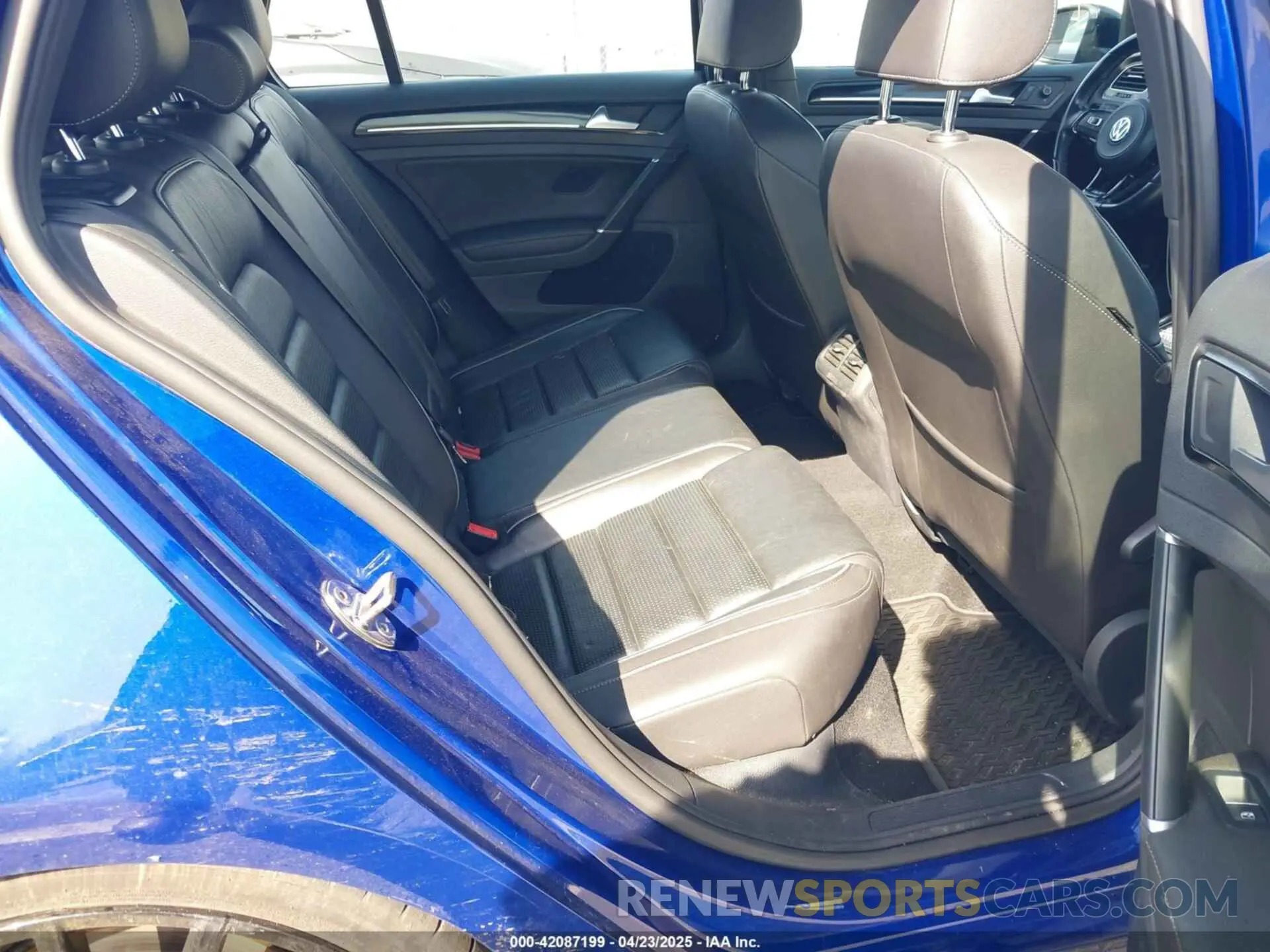 8 Photograph of a damaged car WVWWA7AU7KW209348 VOLKSWAGEN GOLF R 2019