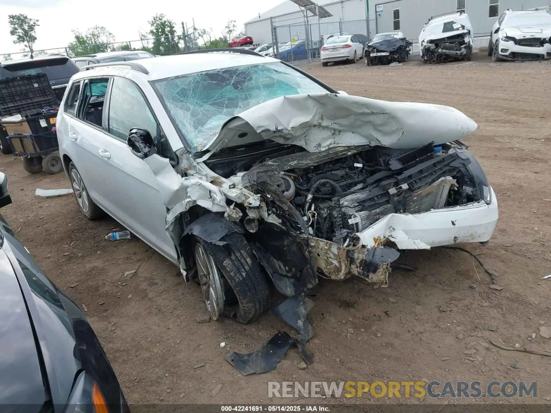 1 Photograph of a damaged car 3VW117AUXKM508467 VOLKSWAGEN GOLF SPORTWAGEN 2019
