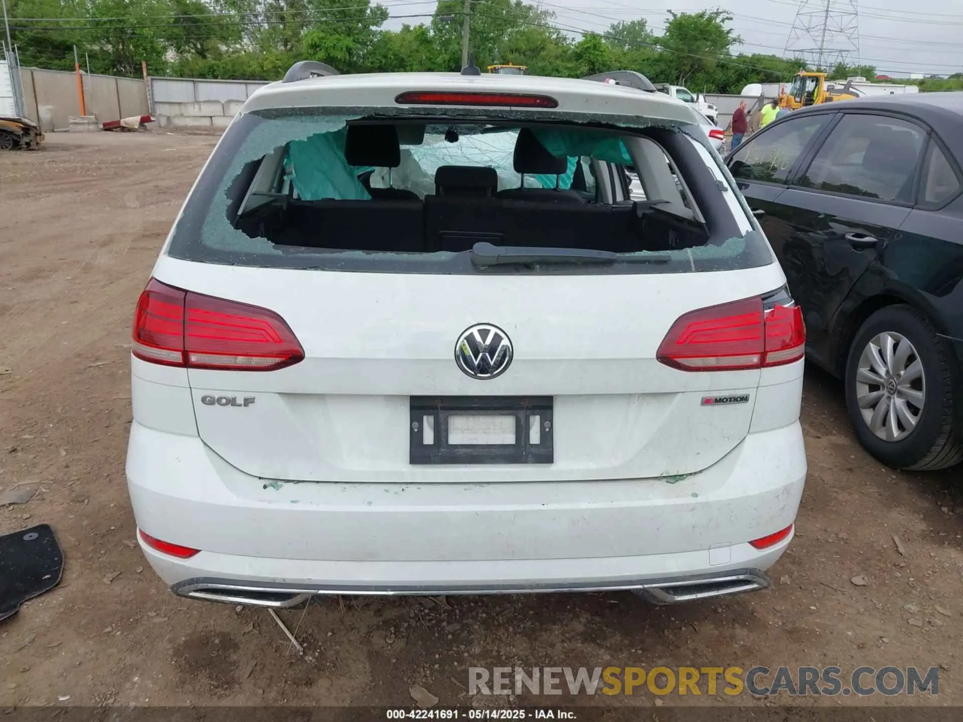 16 Photograph of a damaged car 3VW117AUXKM508467 VOLKSWAGEN GOLF SPORTWAGEN 2019