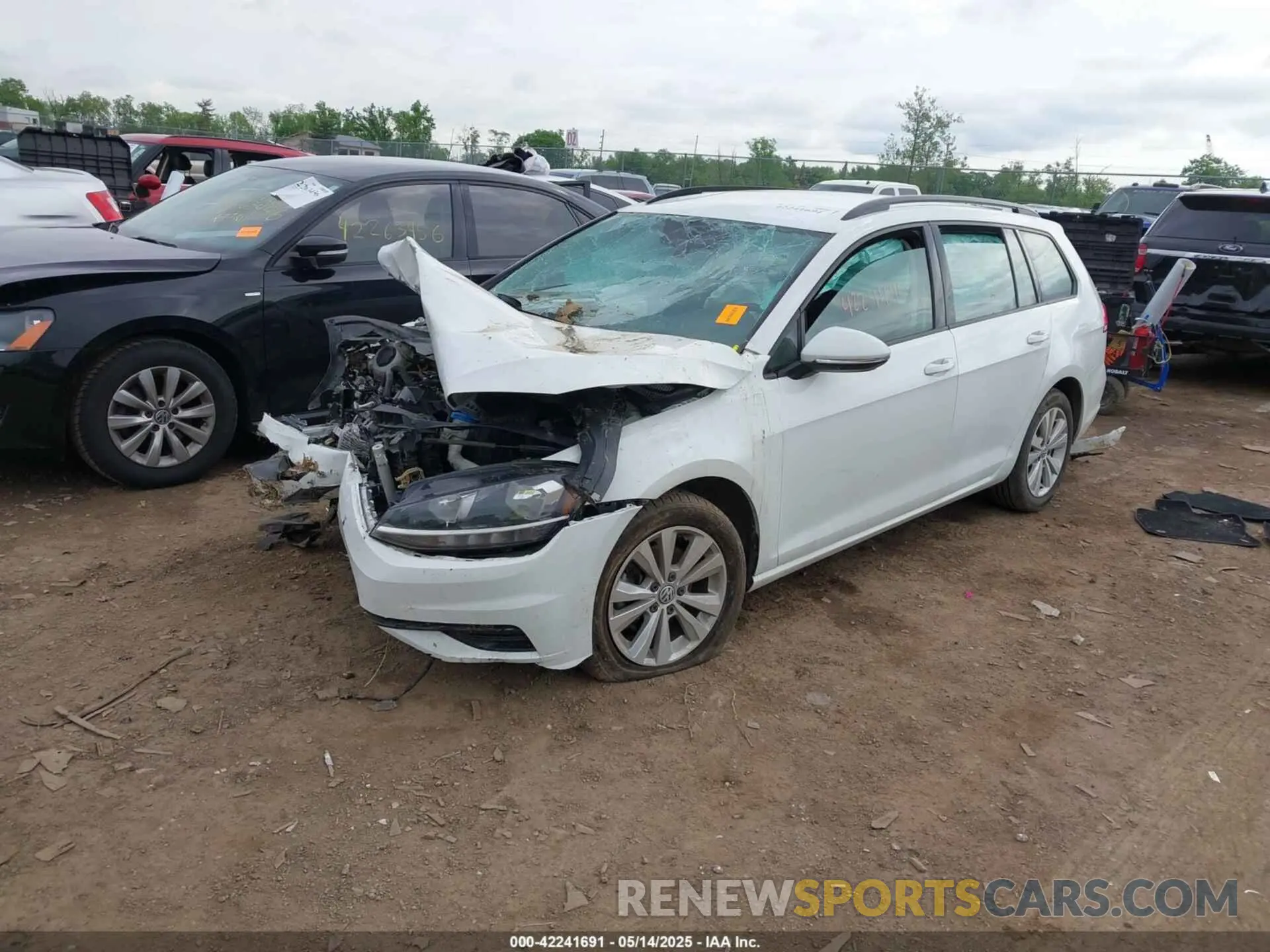 2 Photograph of a damaged car 3VW117AUXKM508467 VOLKSWAGEN GOLF SPORTWAGEN 2019