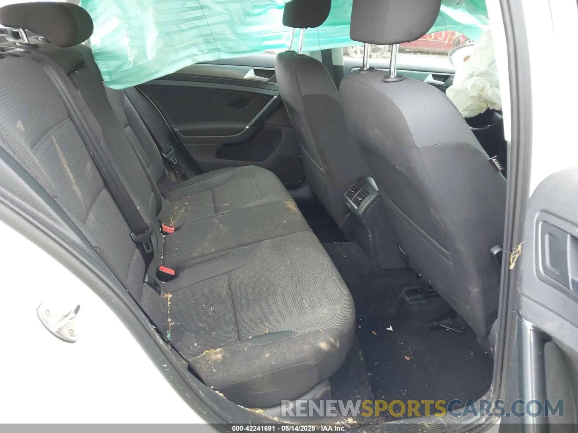 8 Photograph of a damaged car 3VW117AUXKM508467 VOLKSWAGEN GOLF SPORTWAGEN 2019