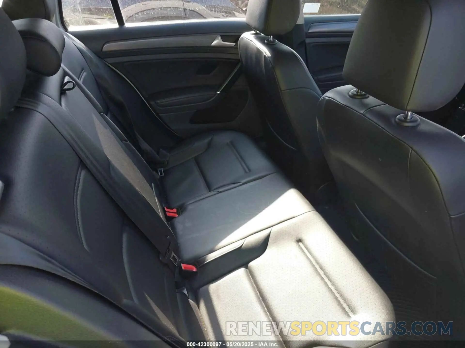 8 Photograph of a damaged car 3VWY57AU3KM515165 VOLKSWAGEN GOLF SPORTWAGEN 2019