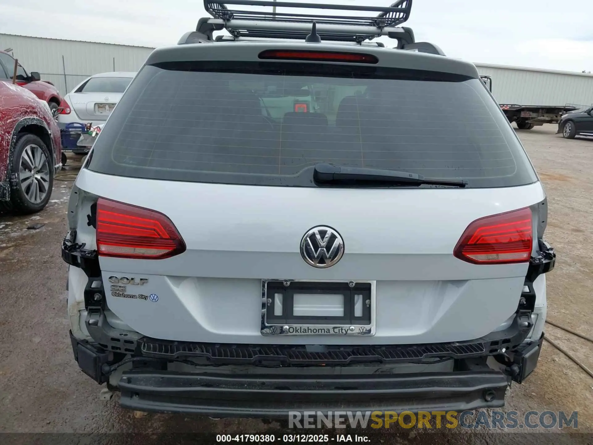 17 Photograph of a damaged car 3VWY57AU7KM502547 VOLKSWAGEN GOLF SPORTWAGEN 2019