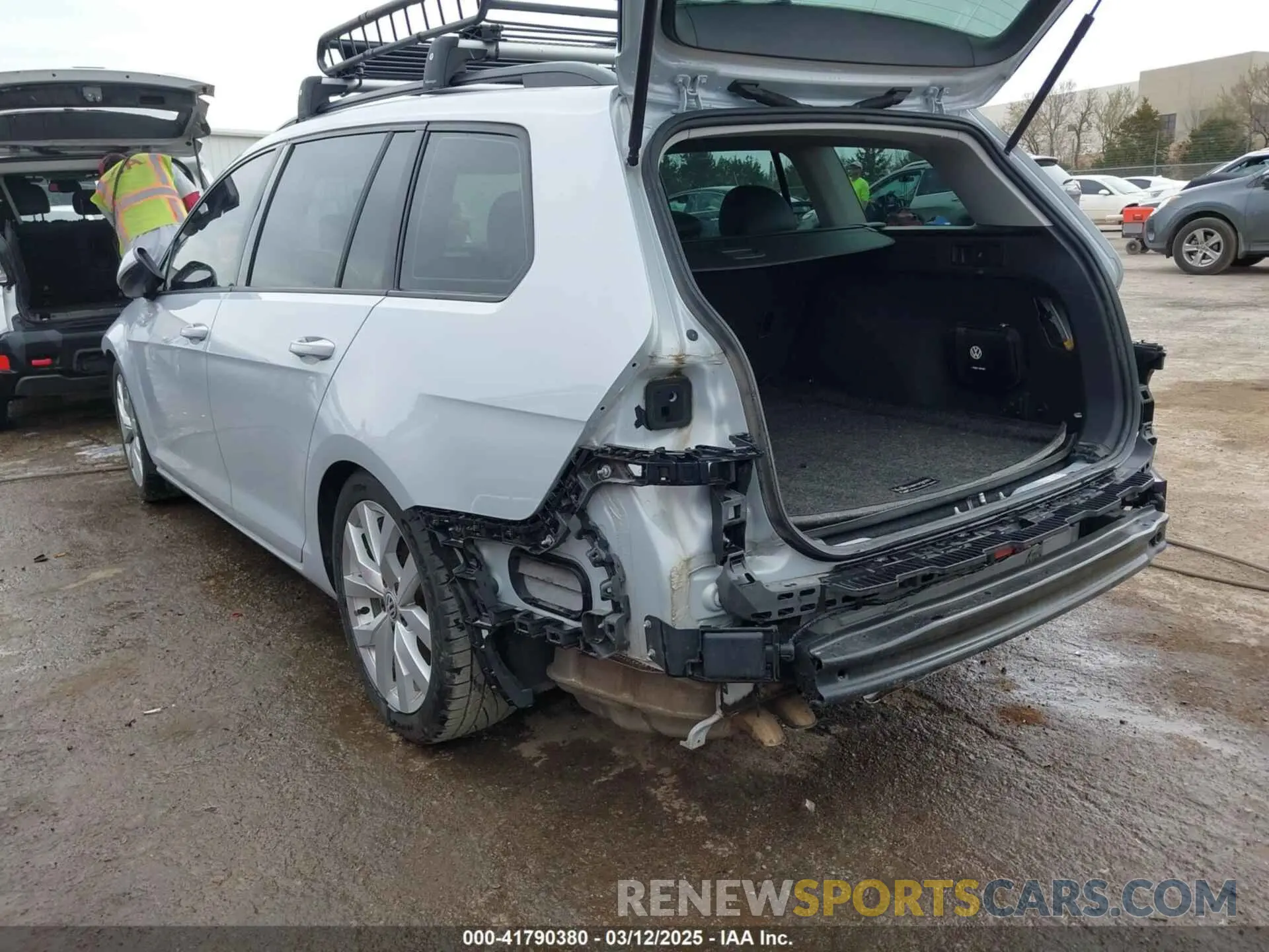 3 Photograph of a damaged car 3VWY57AU7KM502547 VOLKSWAGEN GOLF SPORTWAGEN 2019