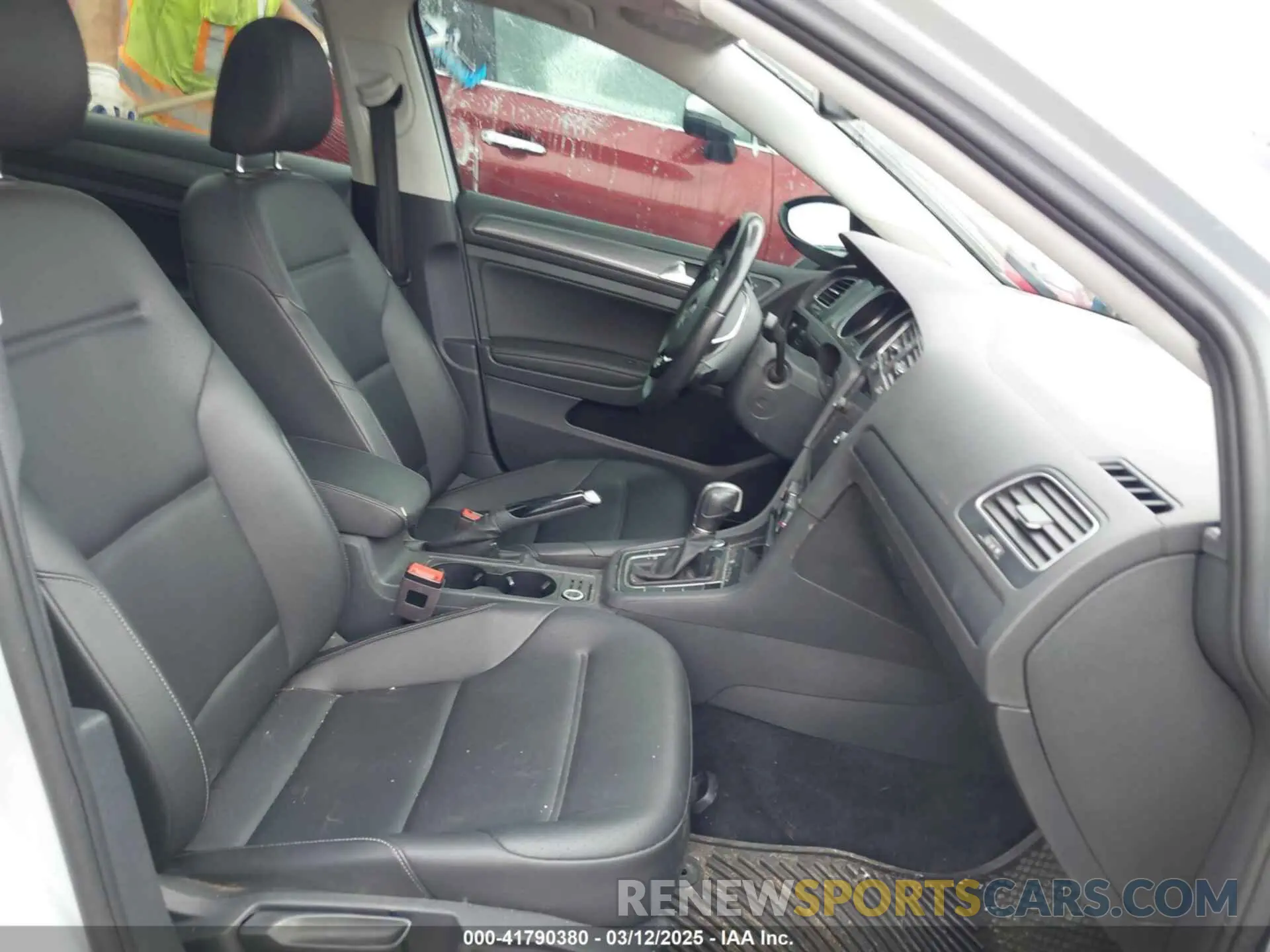 5 Photograph of a damaged car 3VWY57AU7KM502547 VOLKSWAGEN GOLF SPORTWAGEN 2019