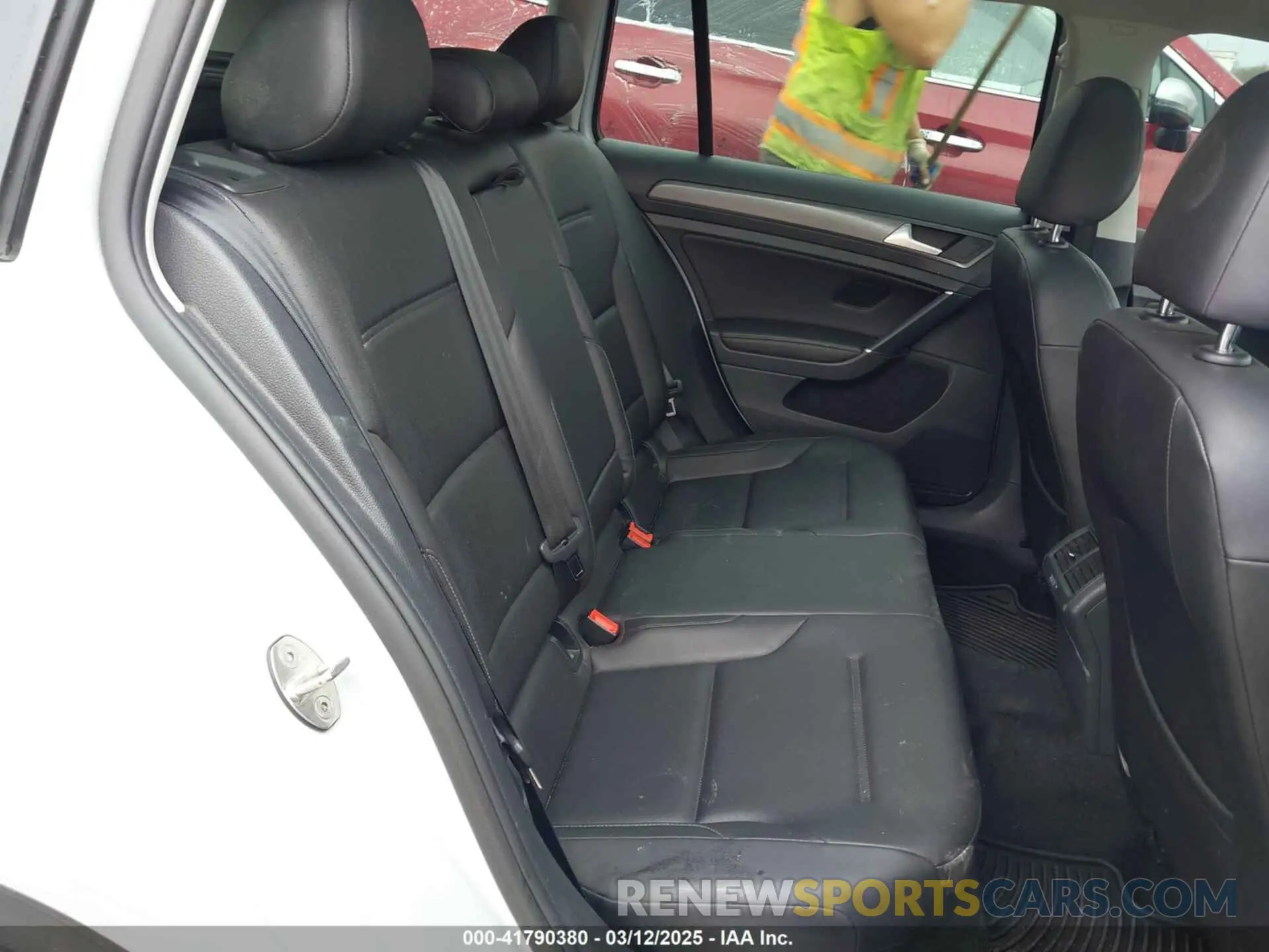 8 Photograph of a damaged car 3VWY57AU7KM502547 VOLKSWAGEN GOLF SPORTWAGEN 2019