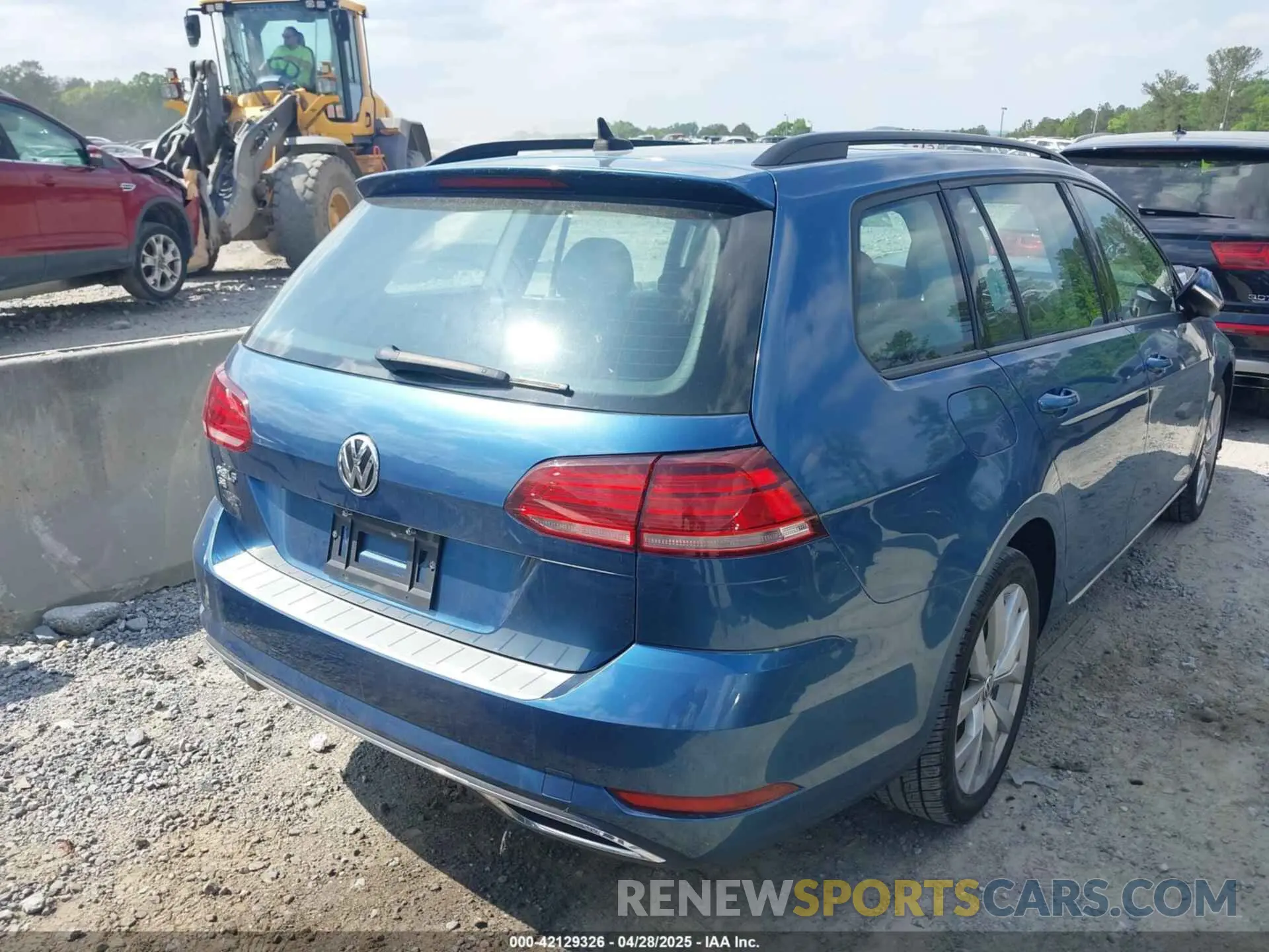 4 Photograph of a damaged car 3VWY57AU9KM510861 VOLKSWAGEN GOLF SPORTWAGEN 2019