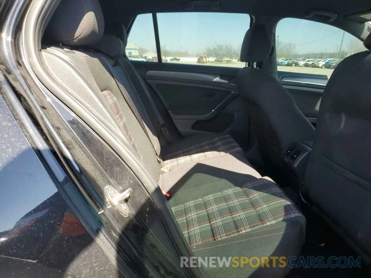 10 Photograph of a damaged car 3VW5T7AU0KM034315 VOLKSWAGEN GTI 2019