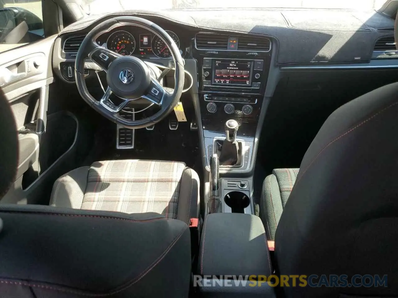 8 Photograph of a damaged car 3VW5T7AU0KM034315 VOLKSWAGEN GTI 2019