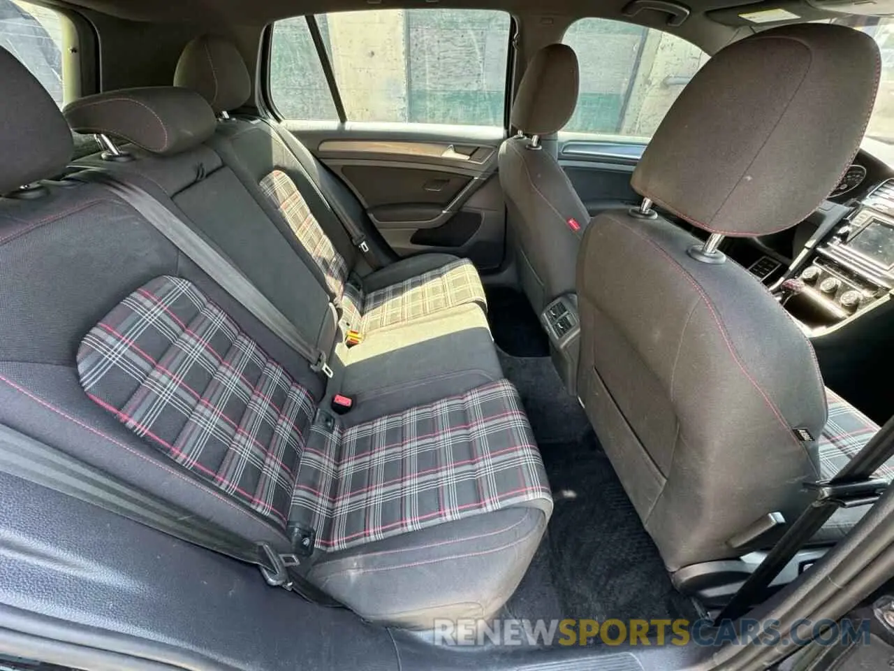 6 Photograph of a damaged car 3VW5T7AU5KM014139 VOLKSWAGEN GTI 2019