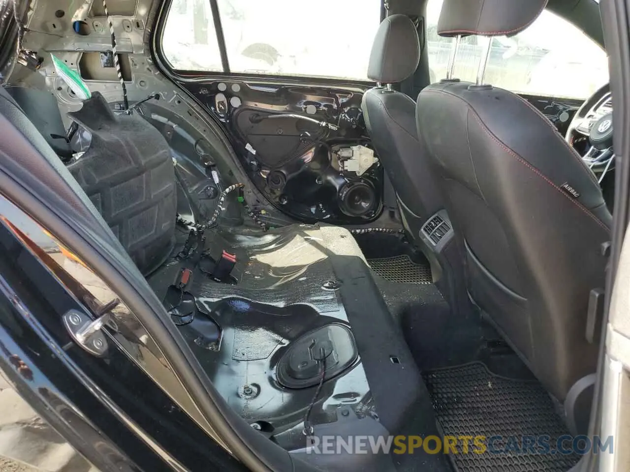 10 Photograph of a damaged car 3VW5T7AU7KM029516 VOLKSWAGEN GTI 2019