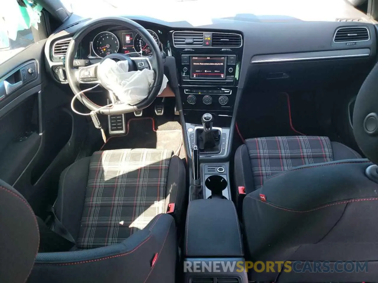 8 Photograph of a damaged car 3VW5T7AUXKM010944 VOLKSWAGEN GTI 2019