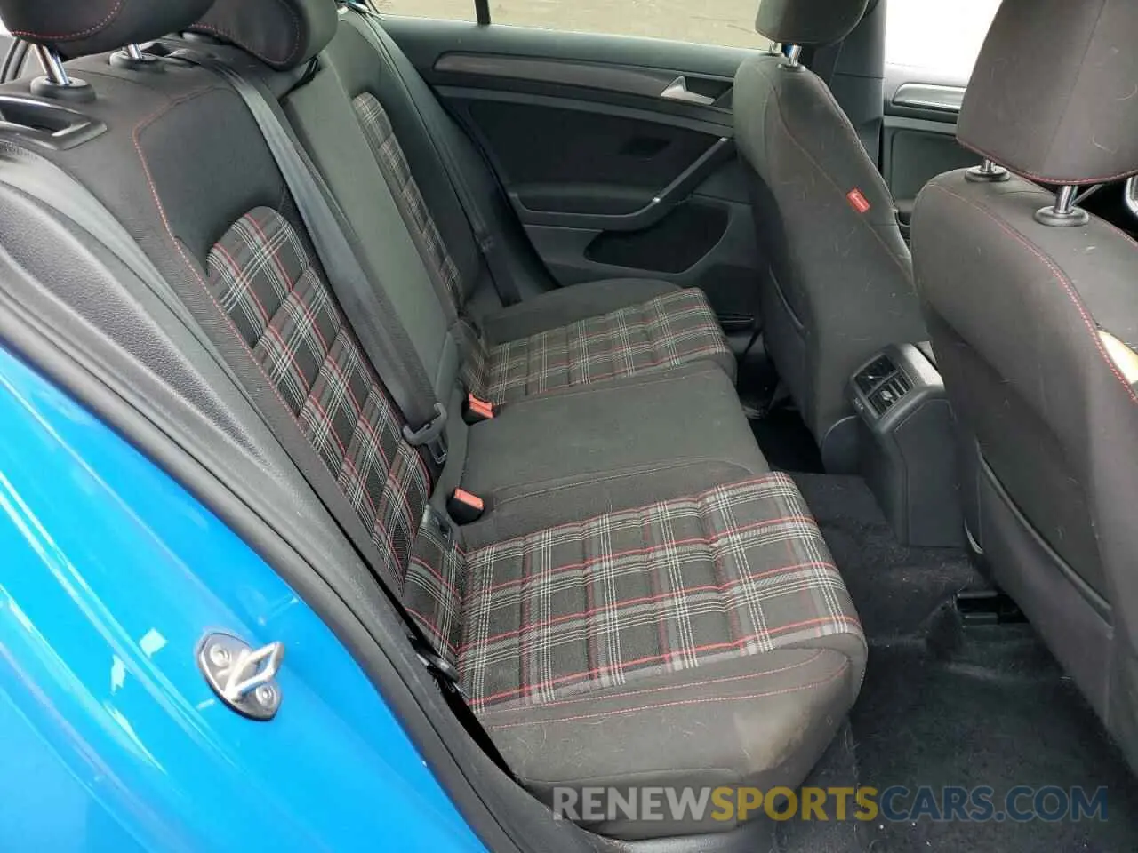 10 Photograph of a damaged car 3VW6T7AU0KM008009 VOLKSWAGEN GTI 2019
