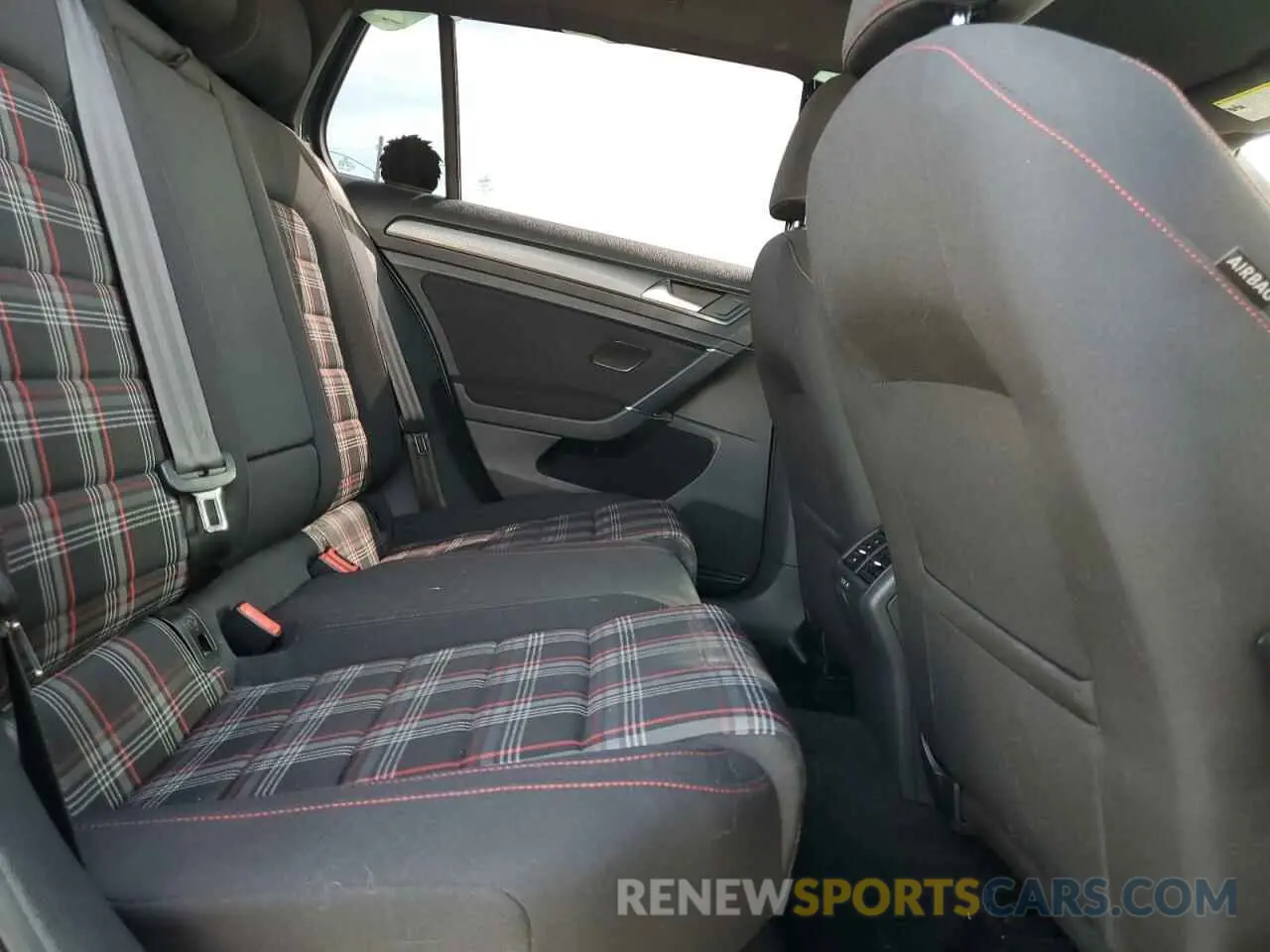 10 Photograph of a damaged car 3VW6T7AU0KM024307 VOLKSWAGEN GTI 2019