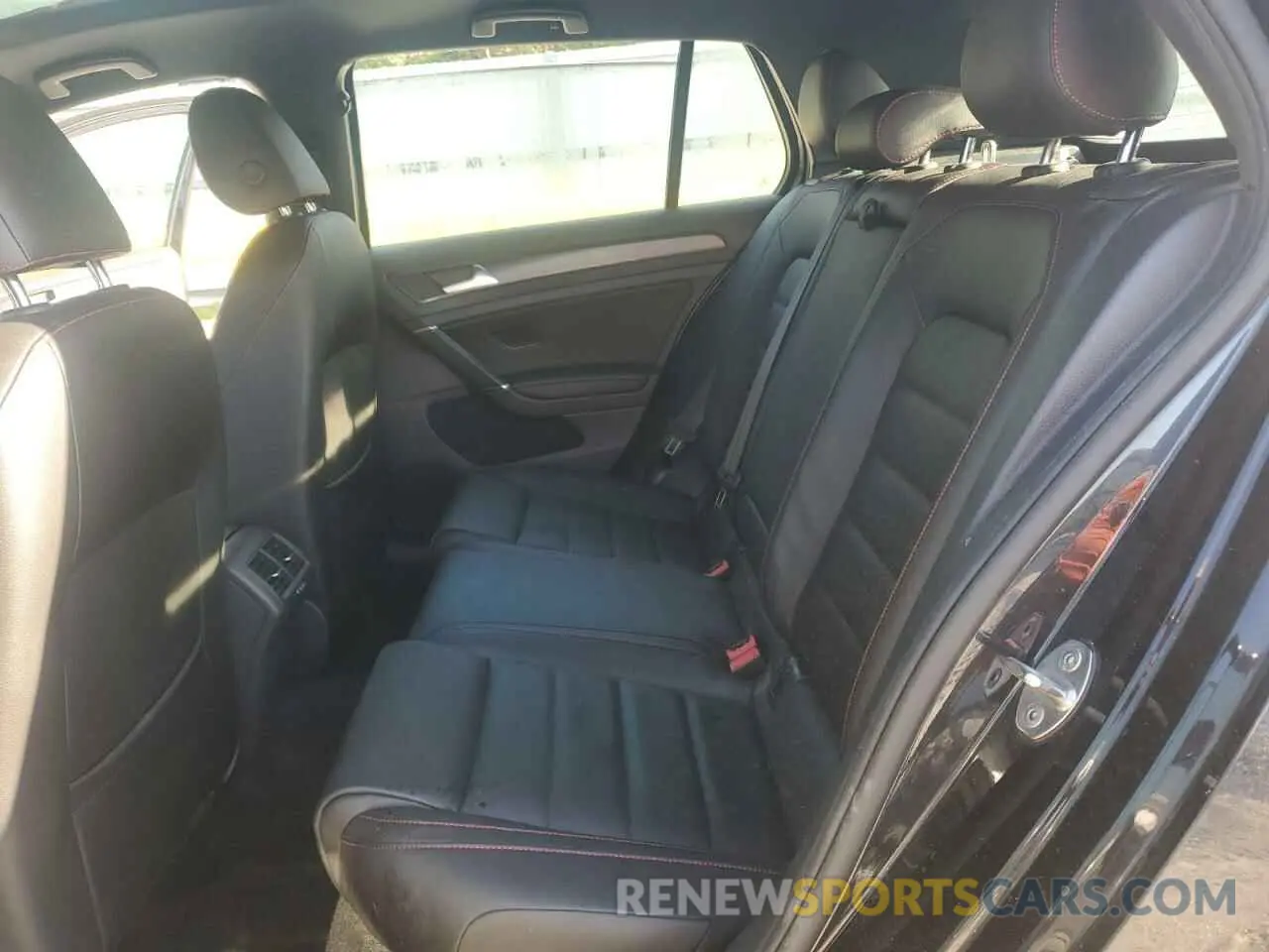 10 Photograph of a damaged car 3VW6T7AU3KM002222 VOLKSWAGEN GTI 2019